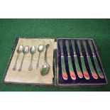 Cased set of six silver handled butter knives together with four silver teaspoons and one white