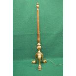 Giltwood standard lamp having reeded and carved column leading to three cabriole legs ending in