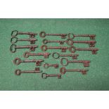 Group of seventeen antique keys of varying sizes and shapes Please note descriptions are not
