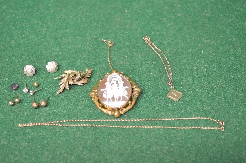 Yellow metal cameo brooch the cameo being carved with a scene of three female dancers together