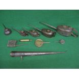 Box of oil cans etc to include: four size graduated Kayes Forcefeed, a Kayes patent steam locomotive