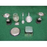 Group of silver items to include a circular ladies compact, marked for Birmingham, two small