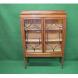 Inlaid Edwardian mahogany display cabinet having two glazed doors enclosing a lined interior and two