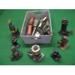 Crate of assorted hydraulic, screw and sissor jacks of various makes (no handles) Please note