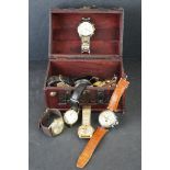 A collection of Gents vintage and contemporary wristwatches to include Timex, Stauer, Sekonda,