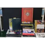 Collection of 21 Books and Catalogues, mainly Antique and Collectable Reference Books, subjects