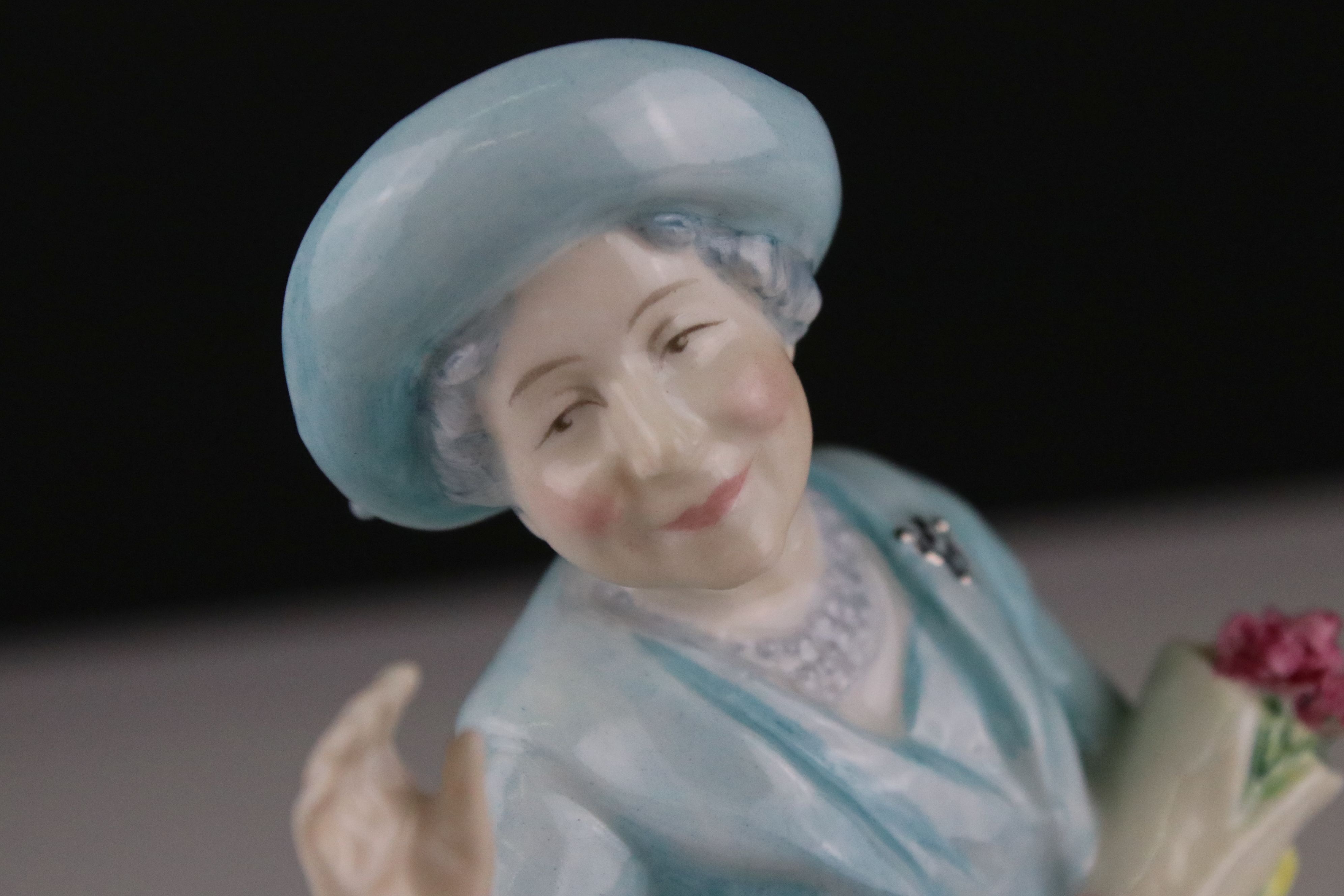 Royal Doulton ' H.M Queen Elizabeth, the Queen Mother ' Figurine, limited edition no. 1164 - Bild 2 aus 5