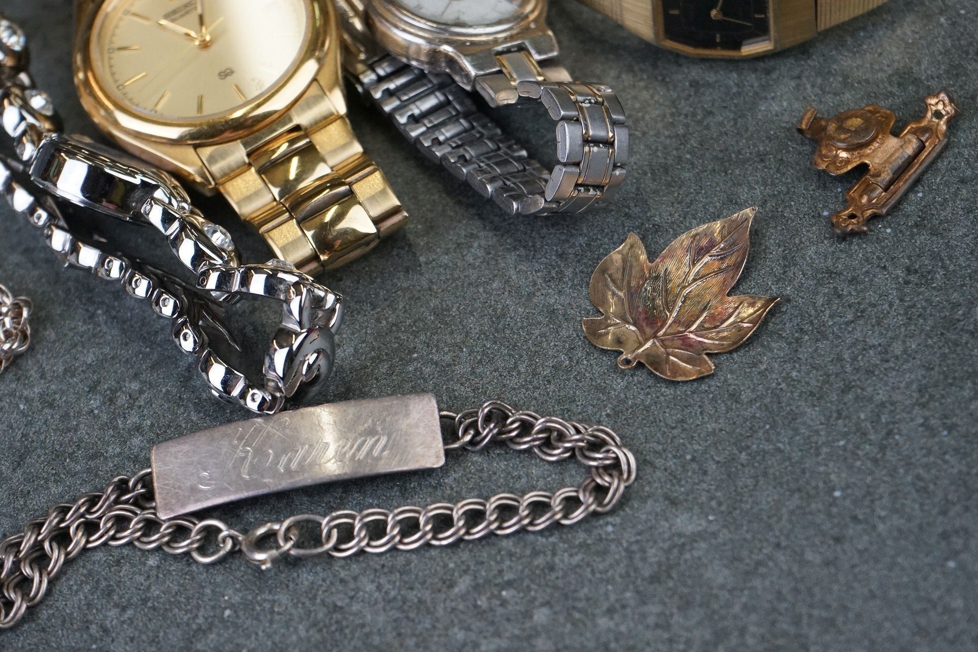 A small group of mixed collectables to include a Seiko SQ gents watch, costume jewellery and a fob - Image 2 of 6