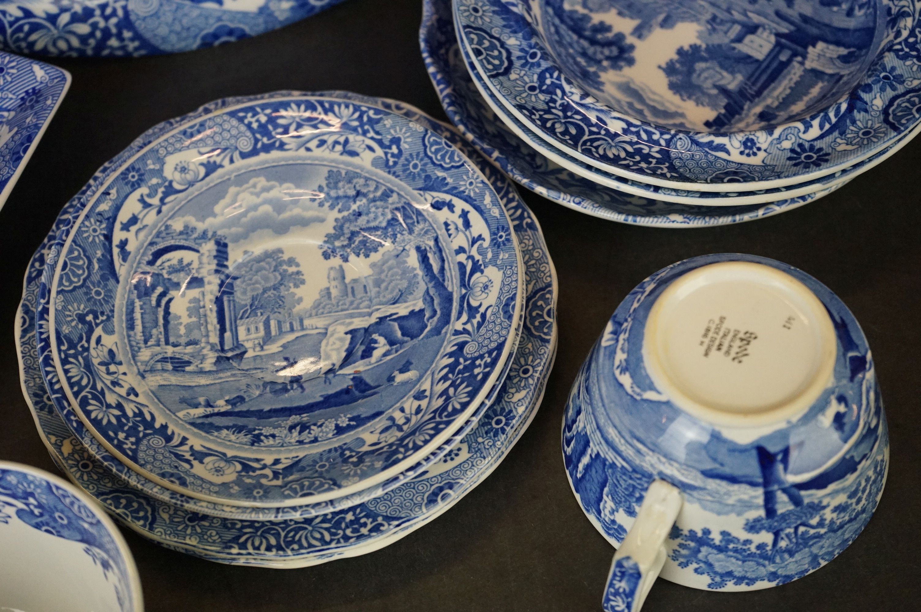 Collection of Spode Italian Blue and Ceramics including Bowl, Two Cups and Saucers, Two Tea Plates - Bild 3 aus 9