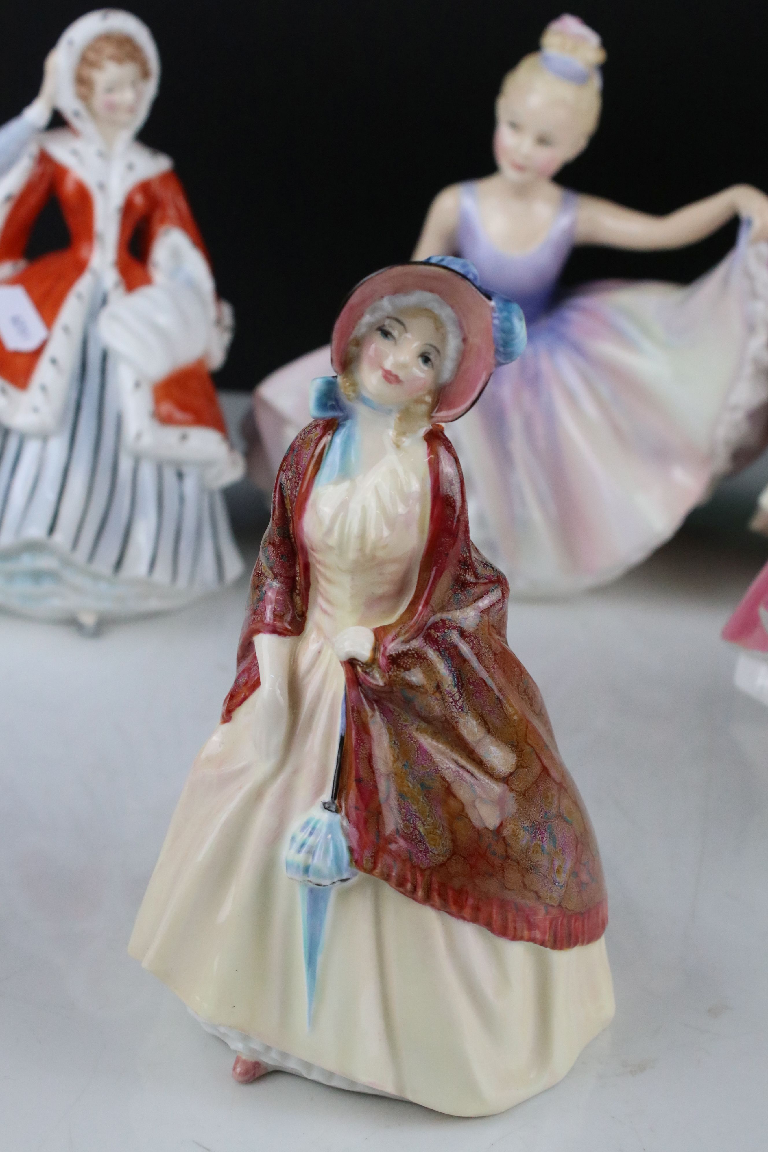 Six Royal Doulton Figurines including The Paisley Shawl HN1392, Paisley Shawl HN1988, Nuelle HN2179, - Bild 5 aus 14