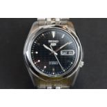 Boxed Seiko five day date 21 jewel automatic 7526-01V0 black dialled gents wristwatch