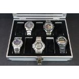 A small collection of five gents watches to include three Casio and two Accurist examples.