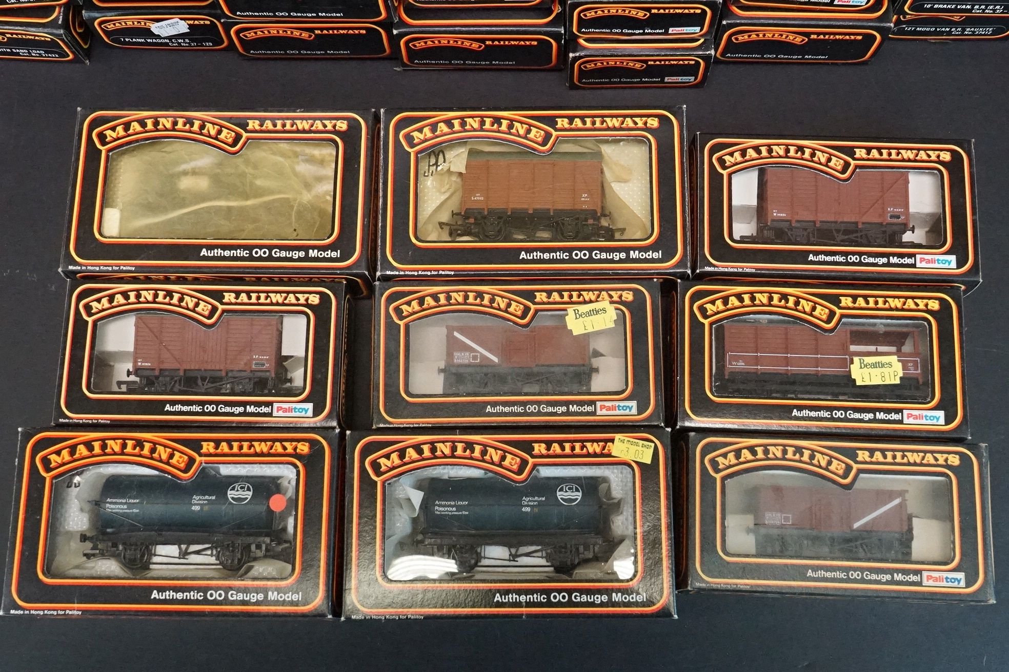 Collection of 41 boxed Palitoy Mainline items of rolling stock, all vans and wagons to include 37402 - Image 2 of 6