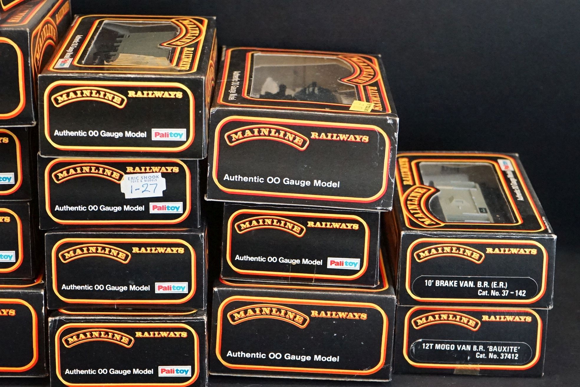 Collection of 41 boxed Palitoy Mainline items of rolling stock, all vans and wagons to include 37402 - Image 6 of 6