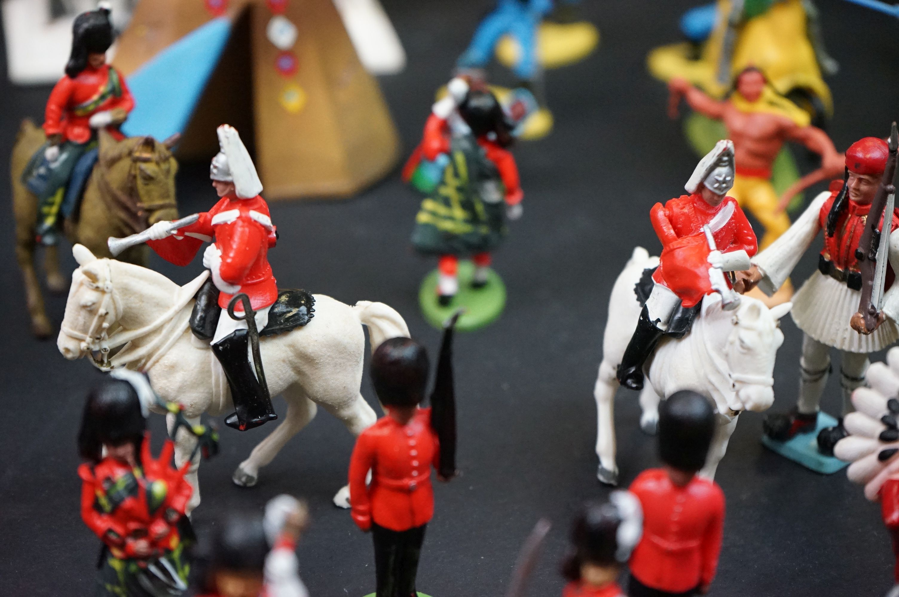 Quantity of plastic figures to include Britains Deetail & Hong Kong, featuring Guards, Wild West & - Image 6 of 10