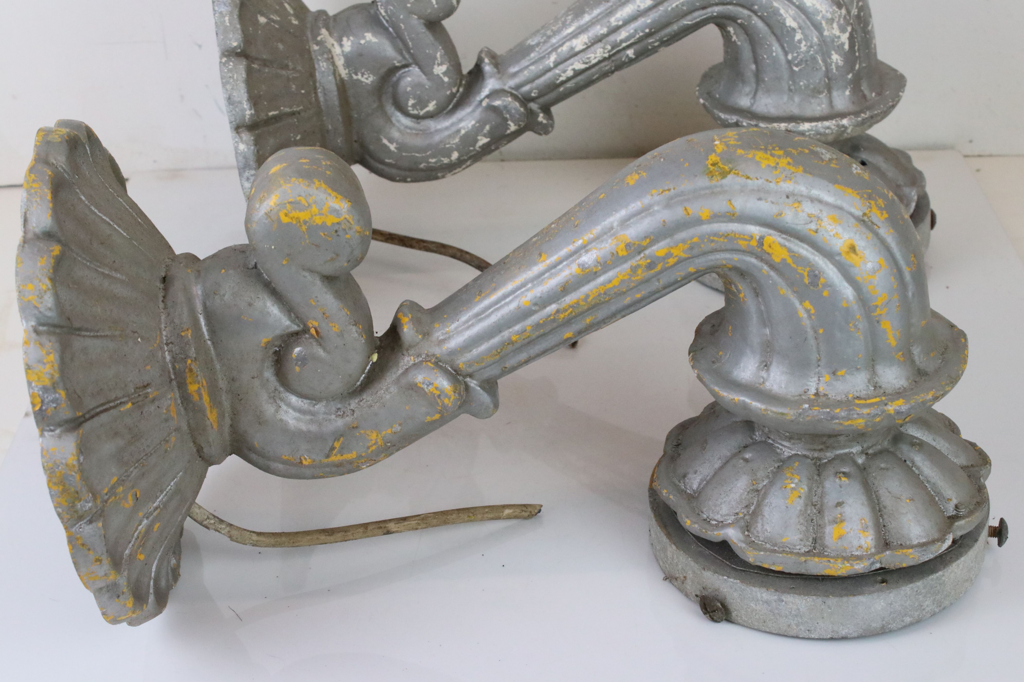 A pair of cast aluminium outdoor light sconces. - Image 4 of 4