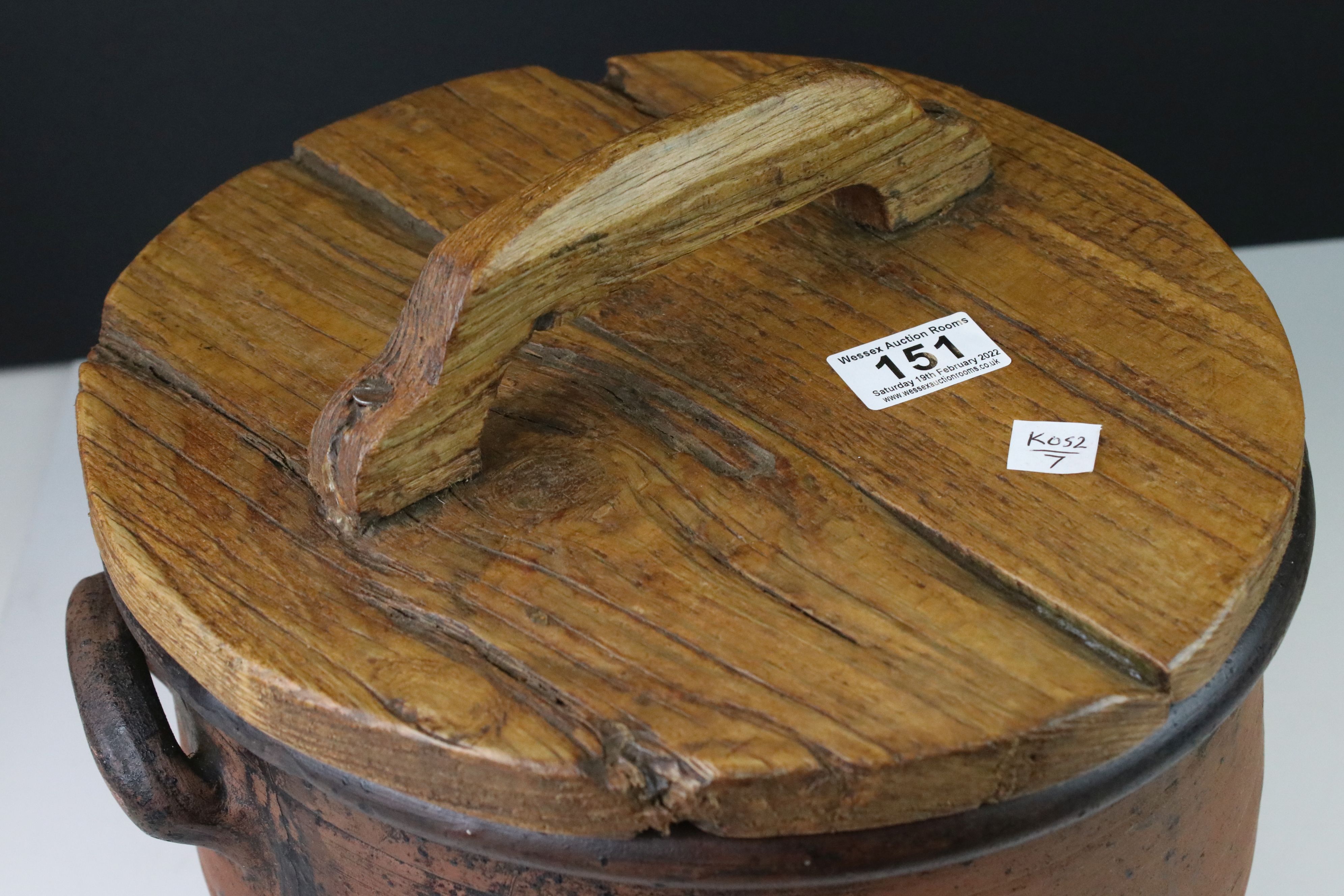 Vintage terracotta flour bin with wooden lid - Bild 5 aus 5