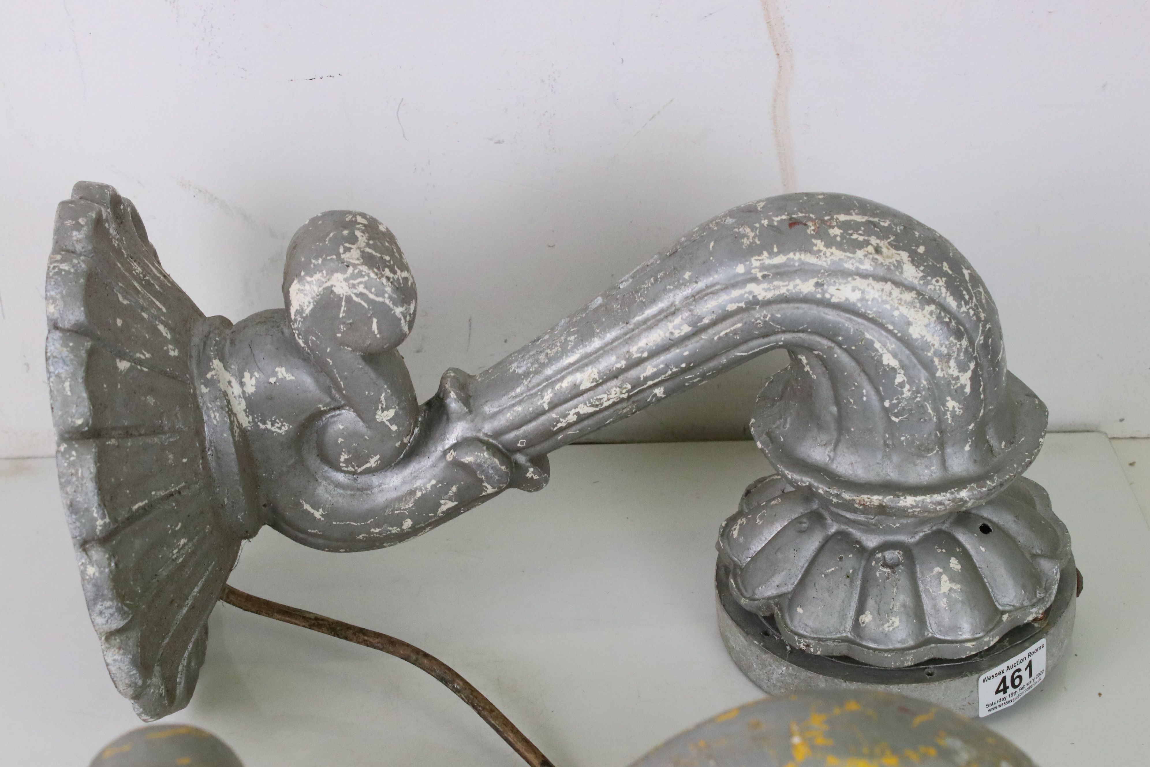 A pair of cast aluminium outdoor light sconces. - Image 3 of 4