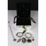 A small collection of vintage jewellery to include a Edwardian silver cuff bangle, silver brooch and