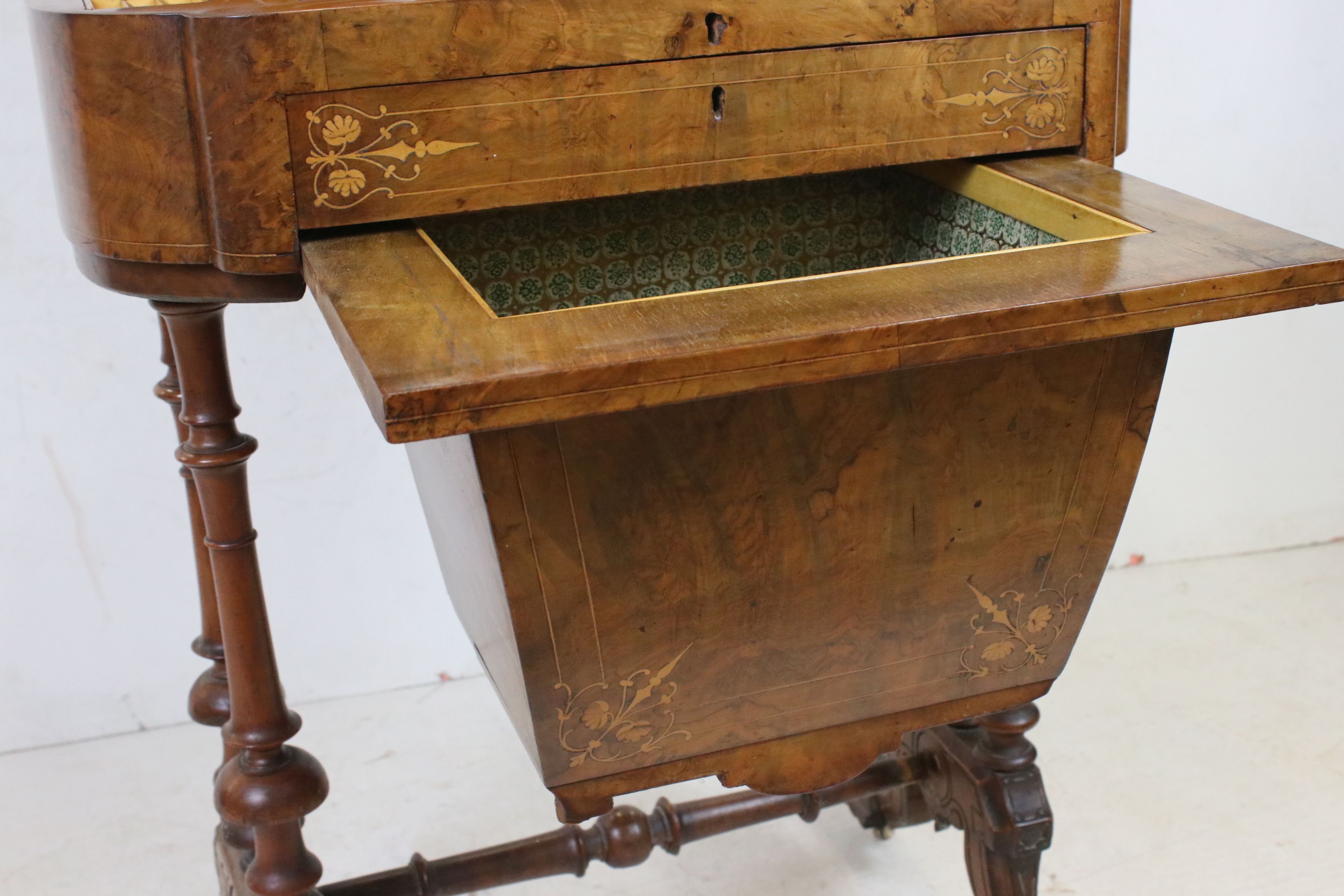 Victorian Figured Walnut Ladies Combination Worktable and Desk, the hinged top with boxwood inlay - Image 7 of 10