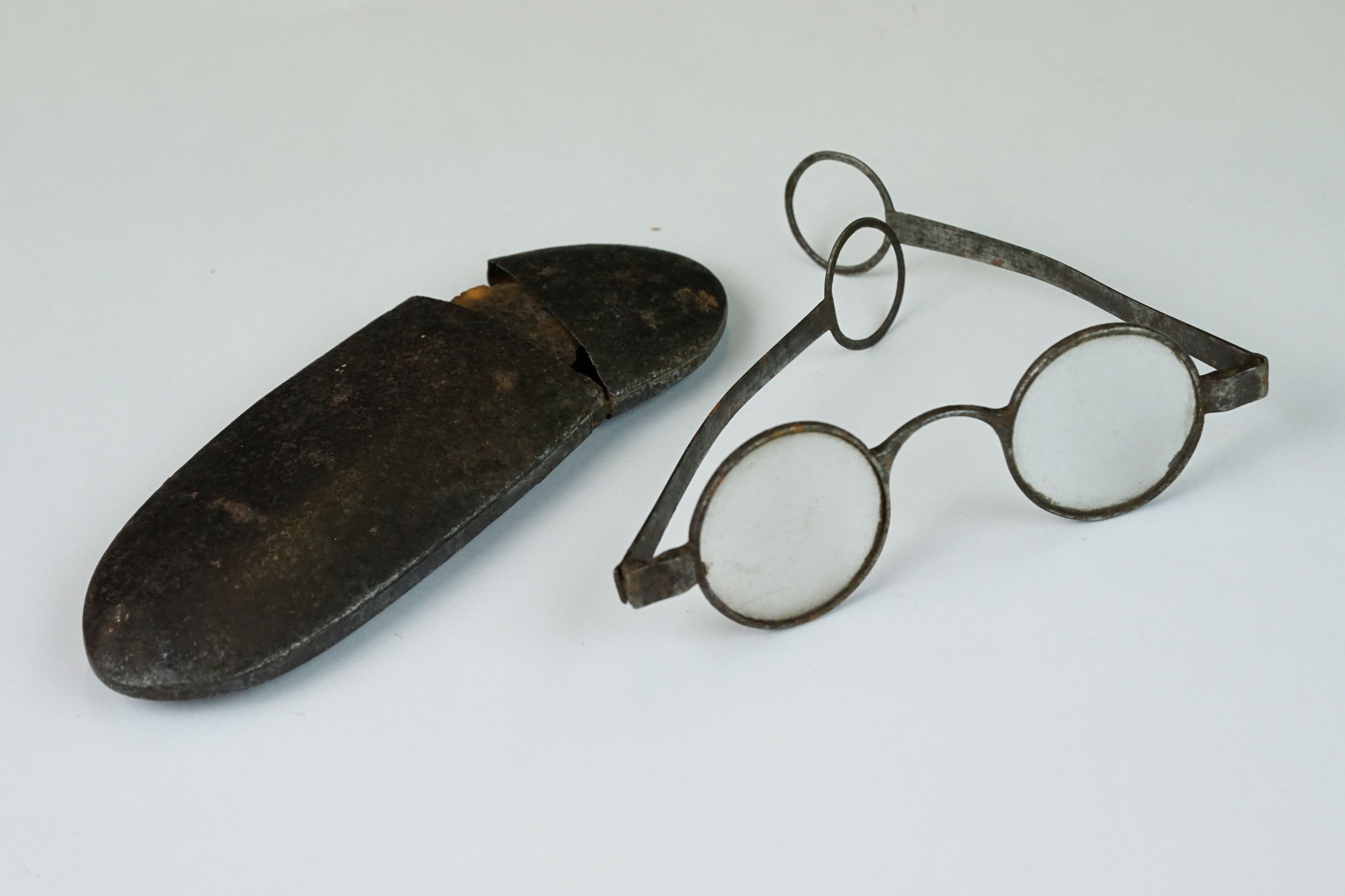 An antique Eastern European icon together with a pair on antique glasses. - Image 4 of 4