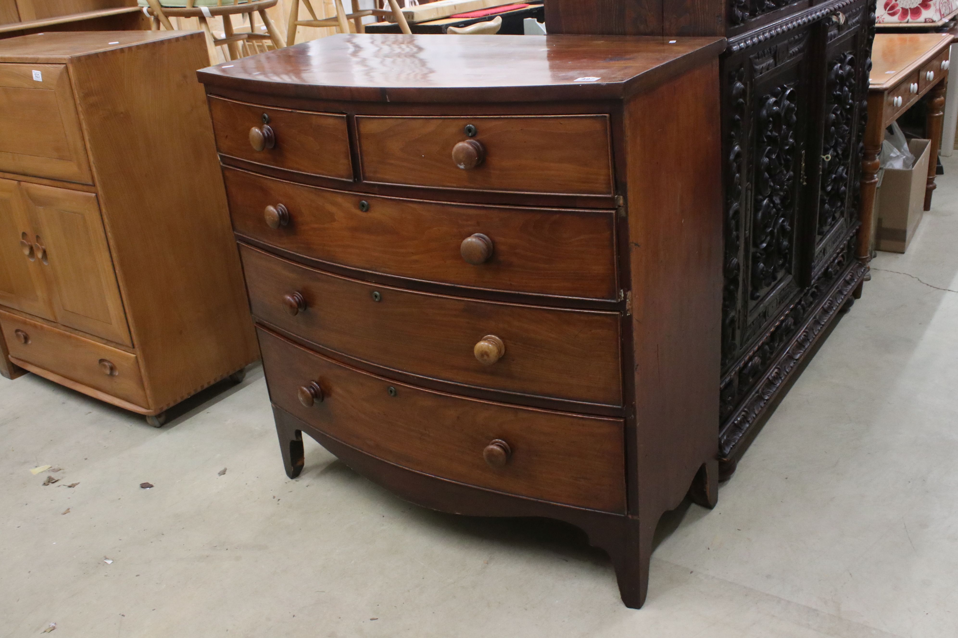 Early 19th century Mahogany Bow Fronted Chest of Two Short over Three Long Drawers raised on splayed