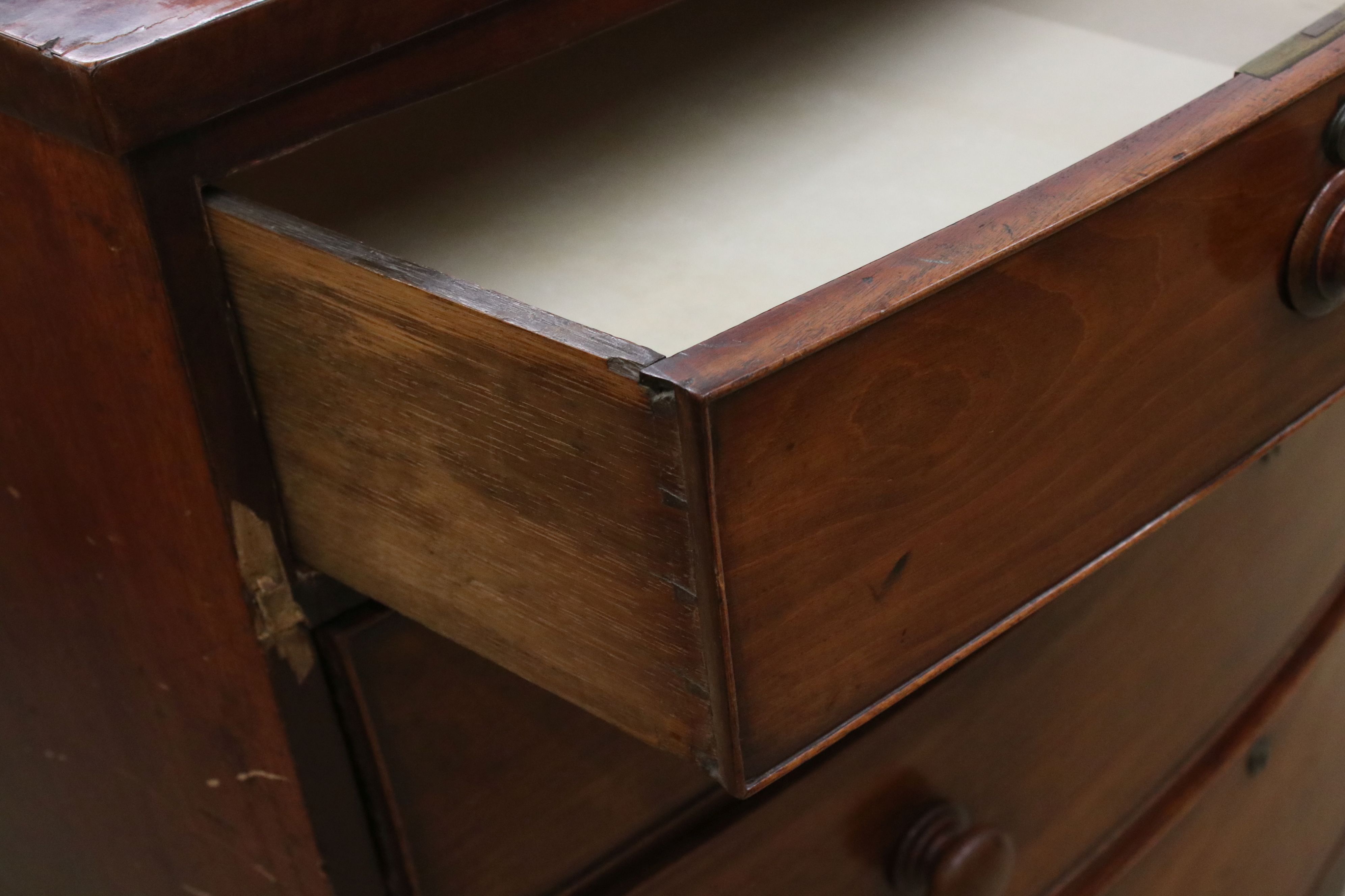 Early 19th century Mahogany Bow Fronted Chest of Two Short over Three Long Drawers raised on splayed - Image 3 of 7