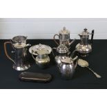 A collection of mixed metalware to include copper jug, copper teapot, brass jug and a quantity of