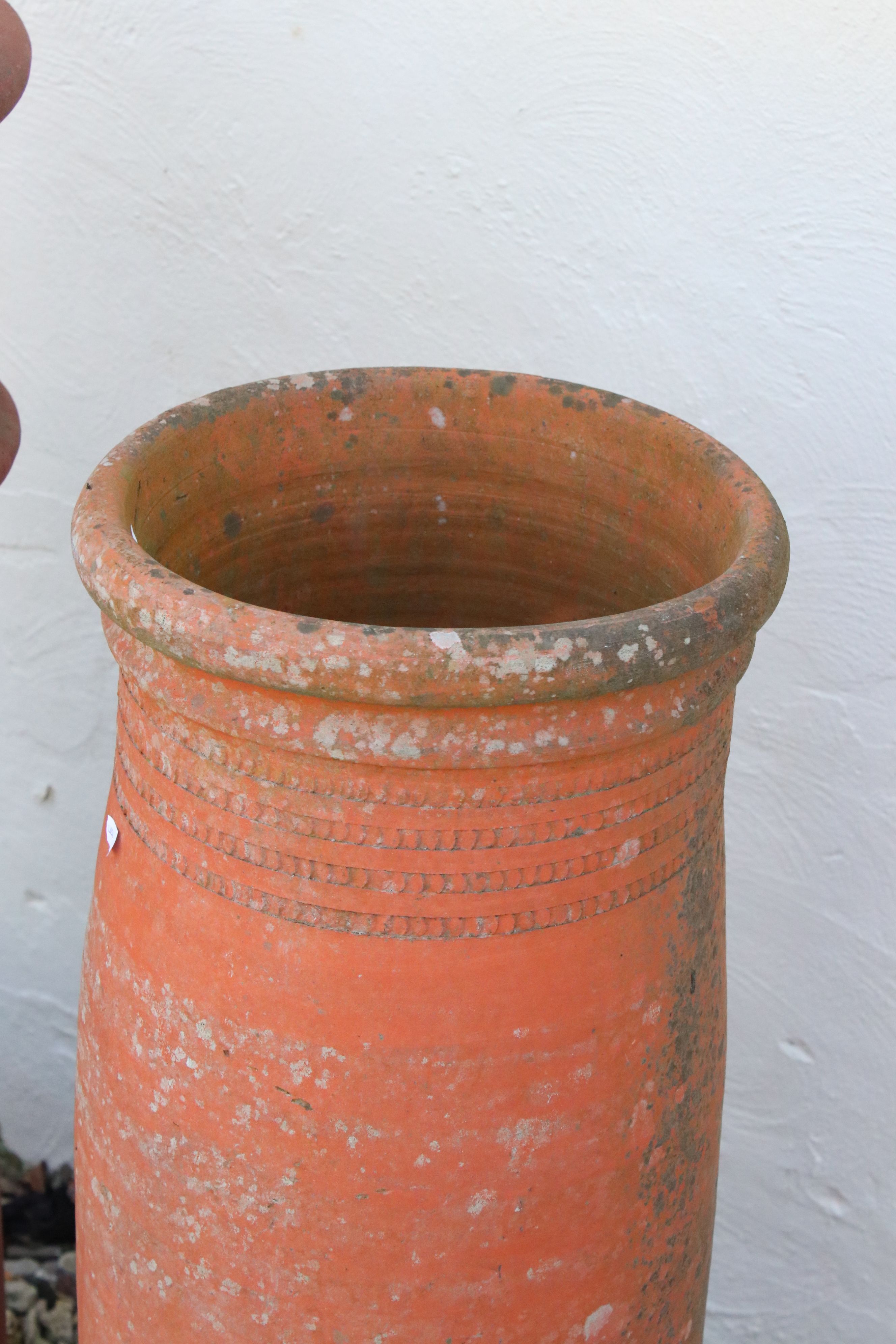 A Belfast sink together with two large chimney pots. - Image 2 of 4