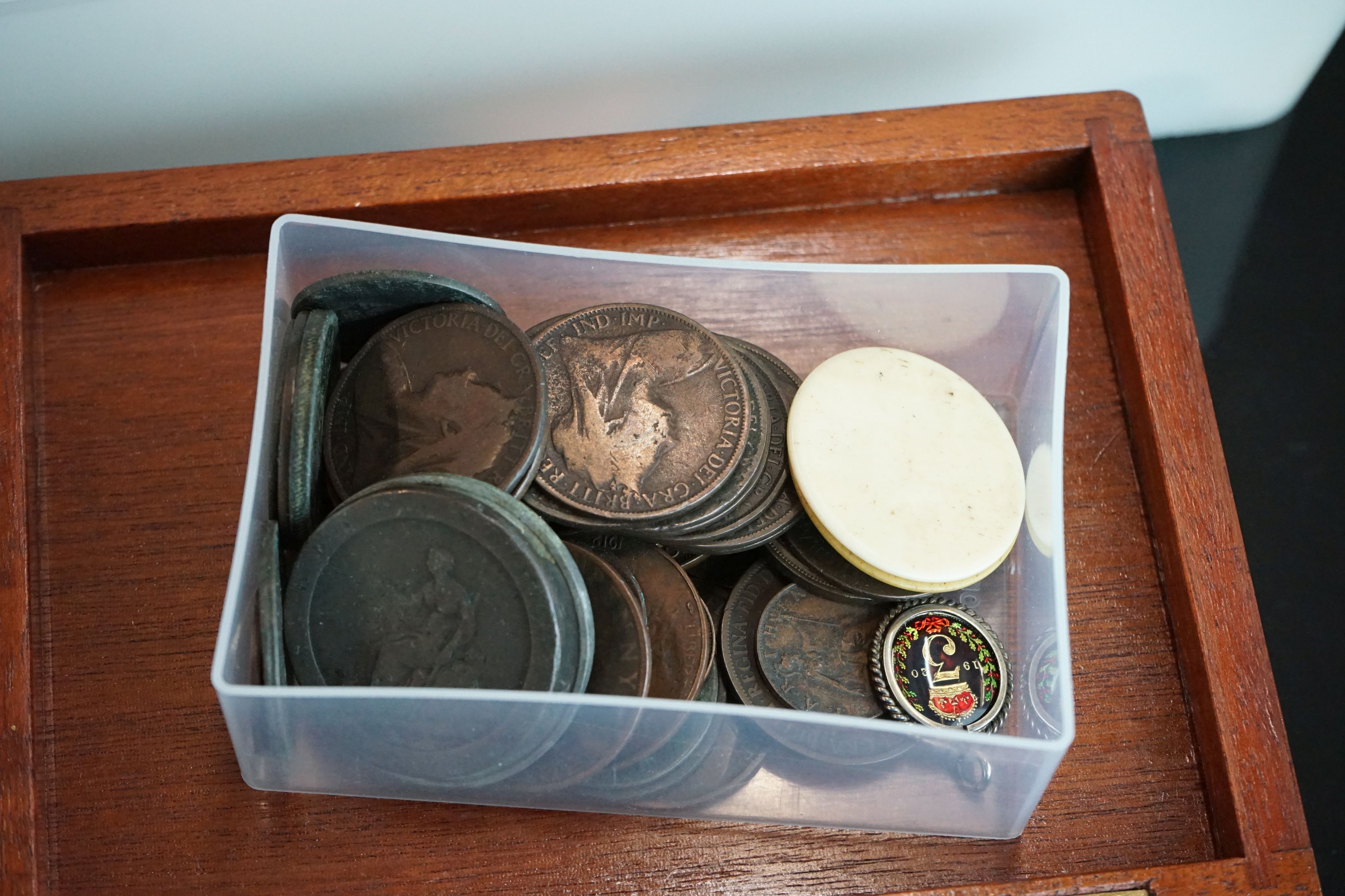 A large collection of mixed coins and banknotes to include British pre decimal and foreign examples. - Image 4 of 24