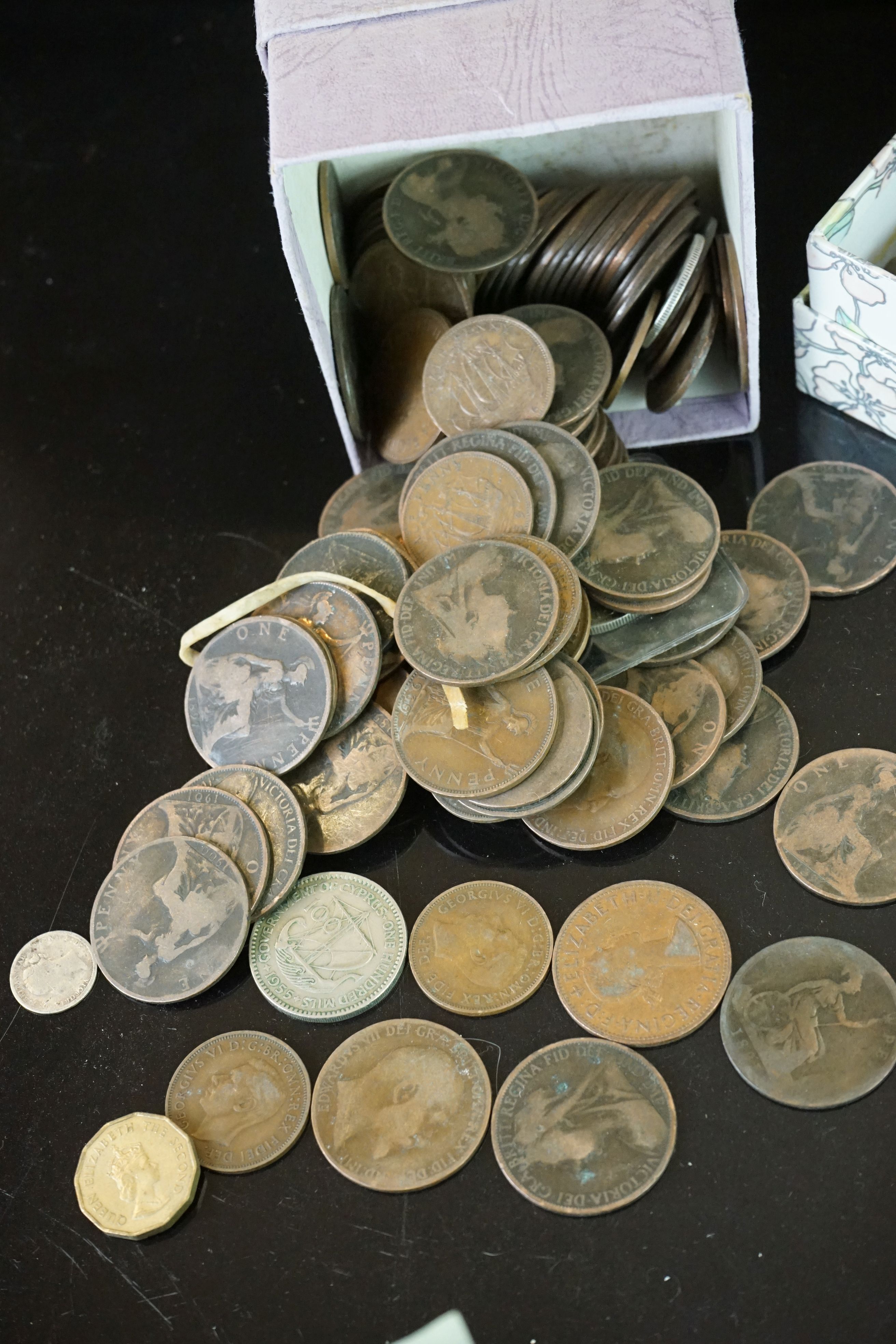 A collection of mainly pre decimal British coins together with commemorative crowns and banknotes. - Image 5 of 9