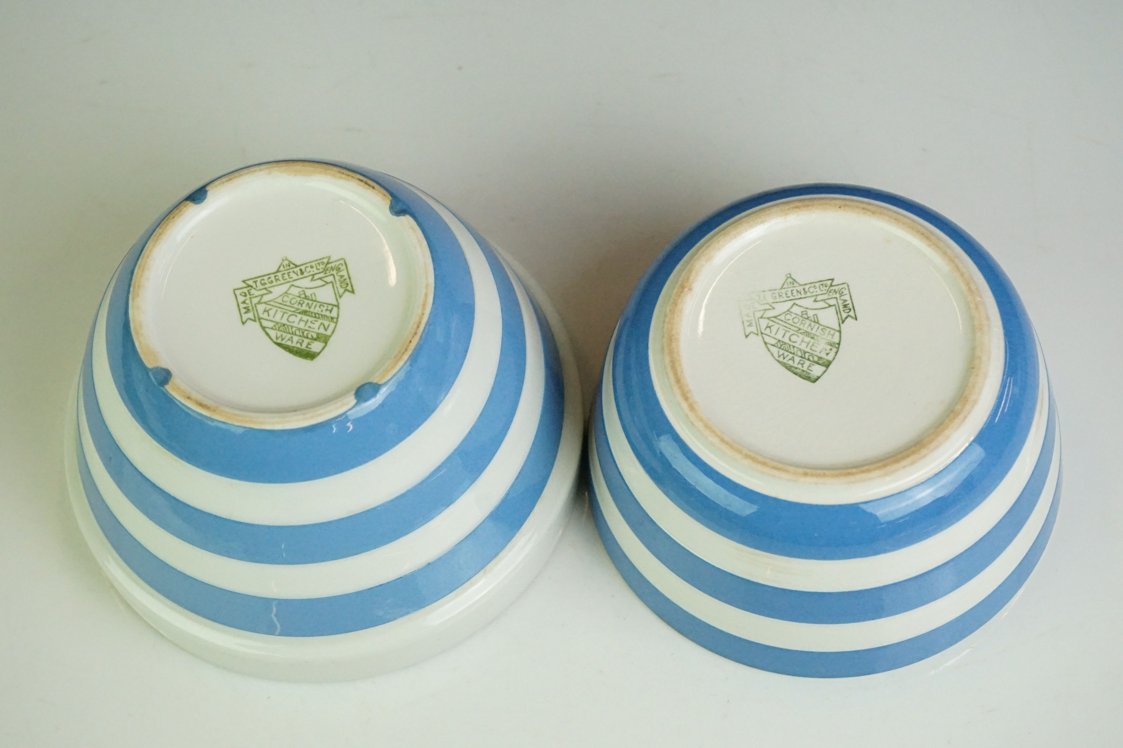 T G Green Cornishware including Yellow Sugar Shaker, Two Blue Pouring Bowls and Two further Blue - Image 6 of 9