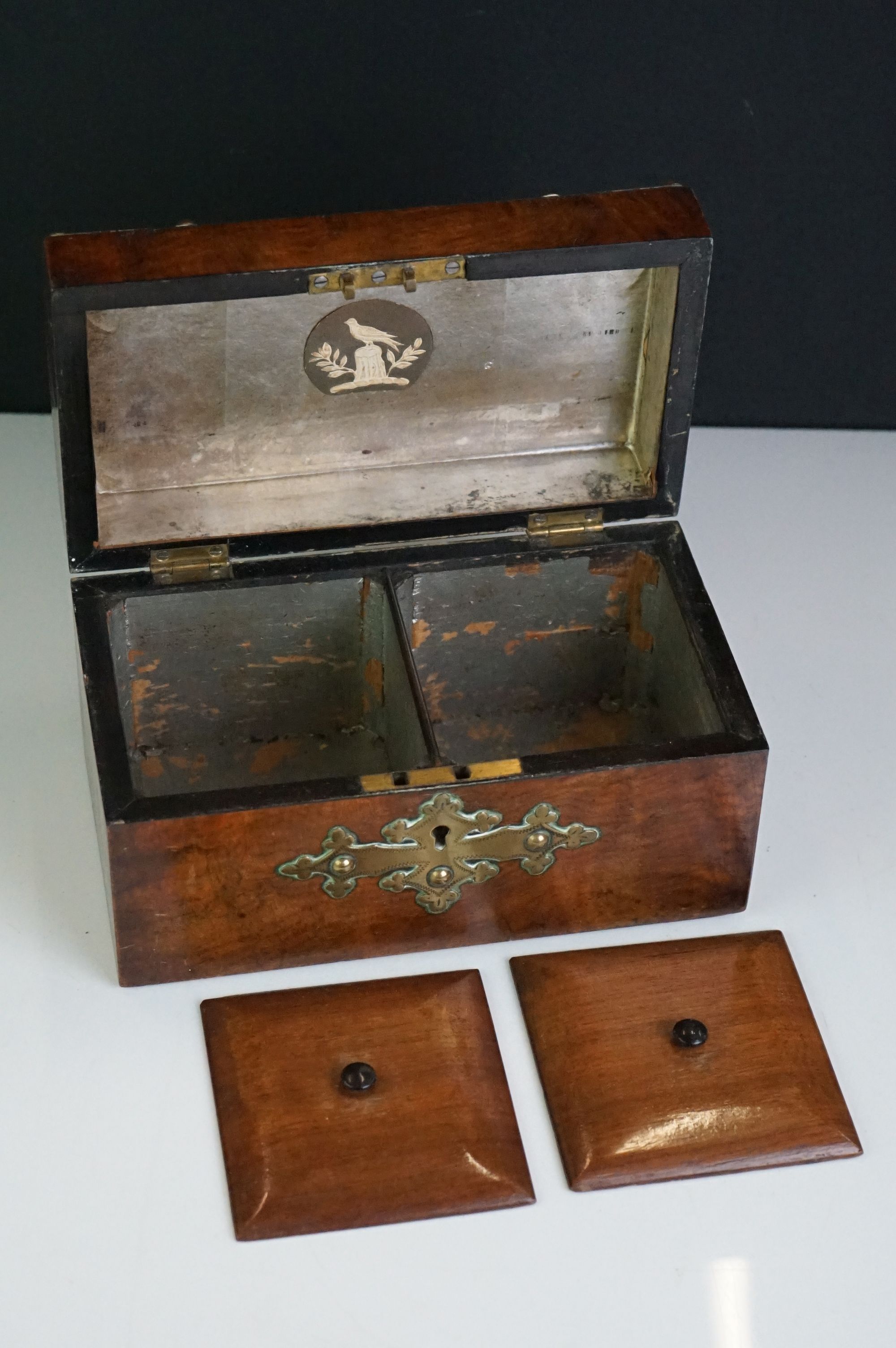 A wooden tea caddy in the form of a chest with brass pierced decoration. - Image 5 of 8