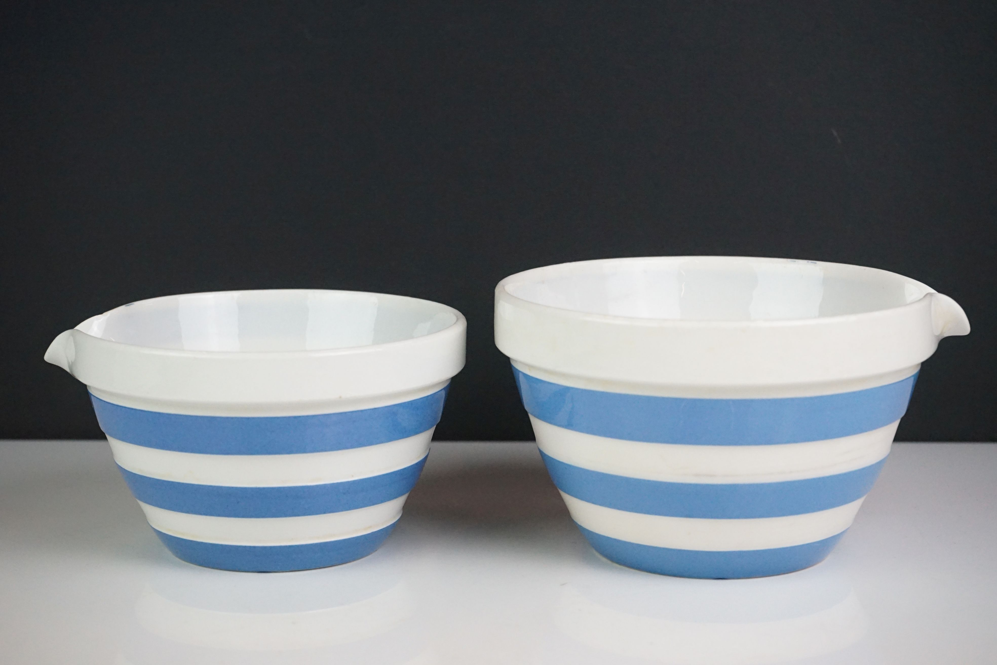 T G Green Cornishware including Yellow Sugar Shaker, Two Blue Pouring Bowls and Two further Blue - Image 7 of 9