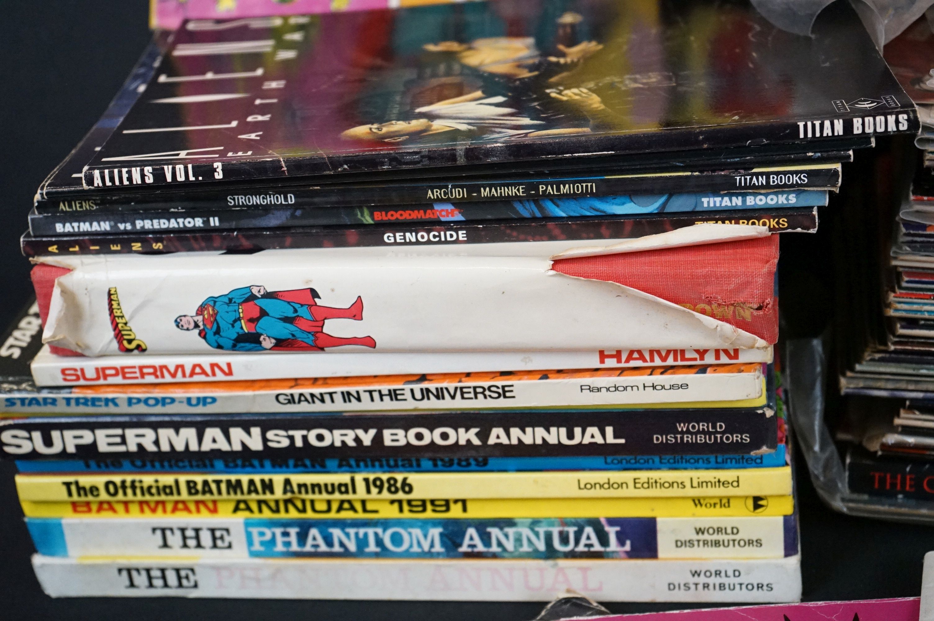 A collection of mainly D.C. and Marvel comics and annuals. - Image 8 of 9