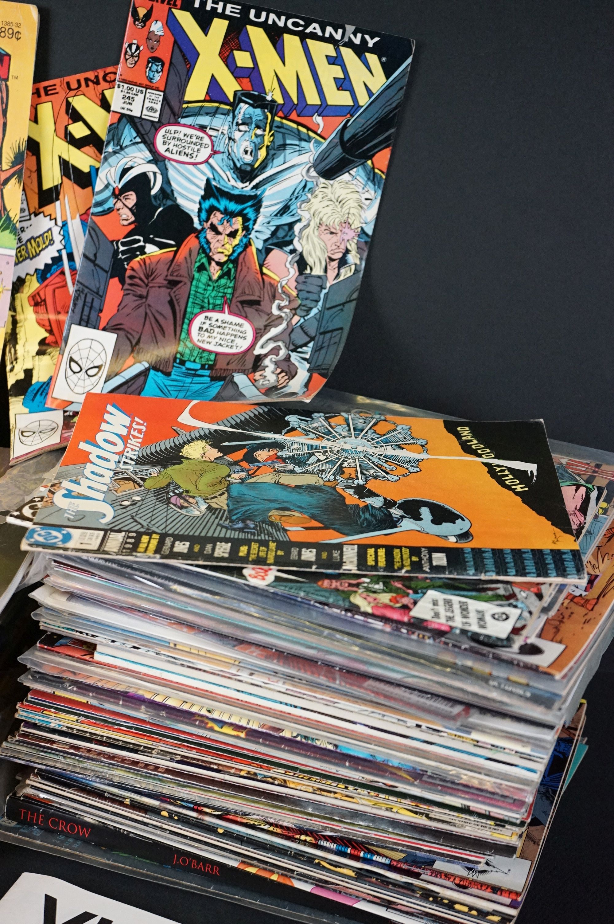 A collection of mainly D.C. and Marvel comics and annuals. - Image 4 of 9