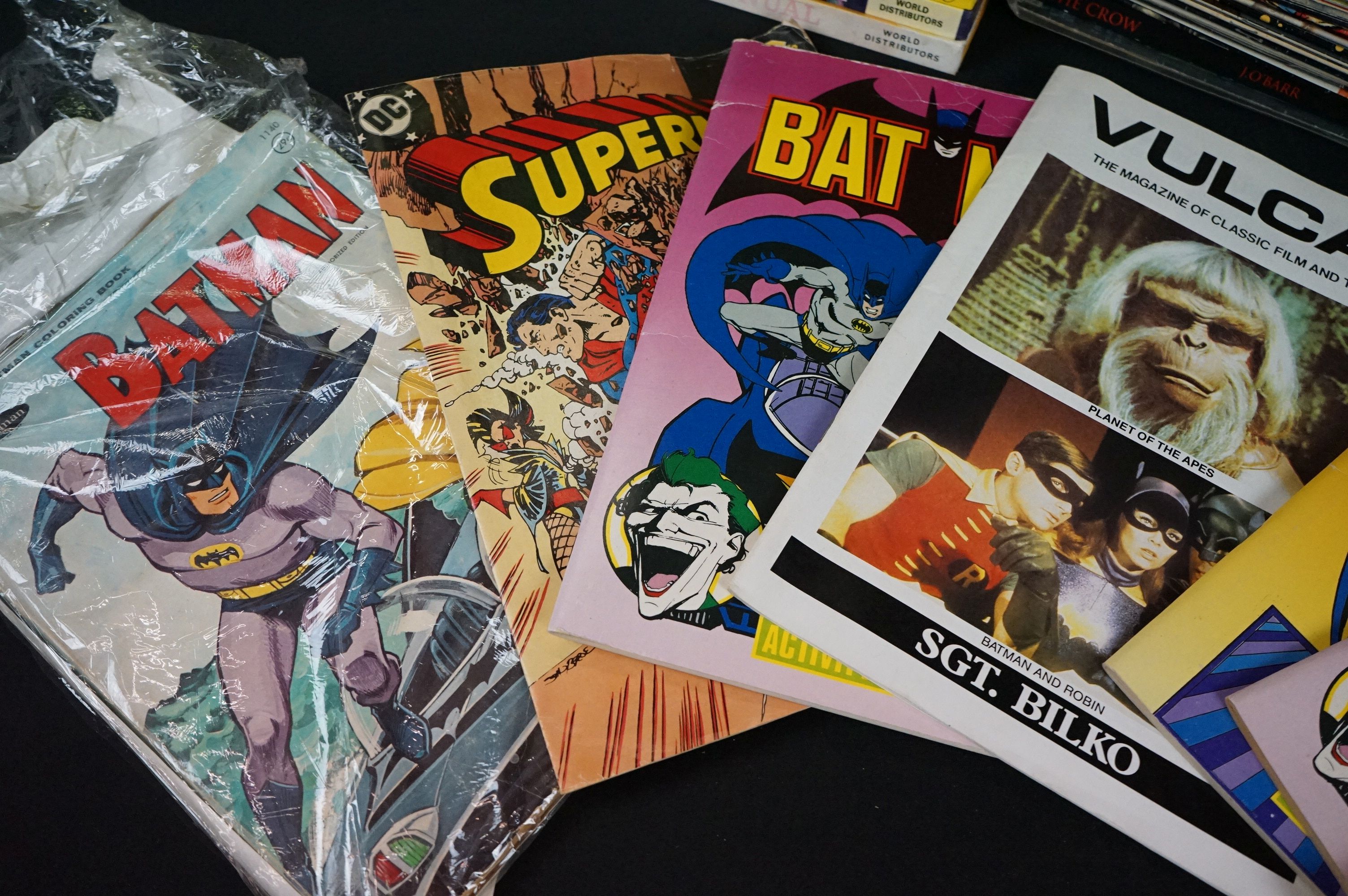A collection of mainly D.C. and Marvel comics and annuals. - Image 3 of 9