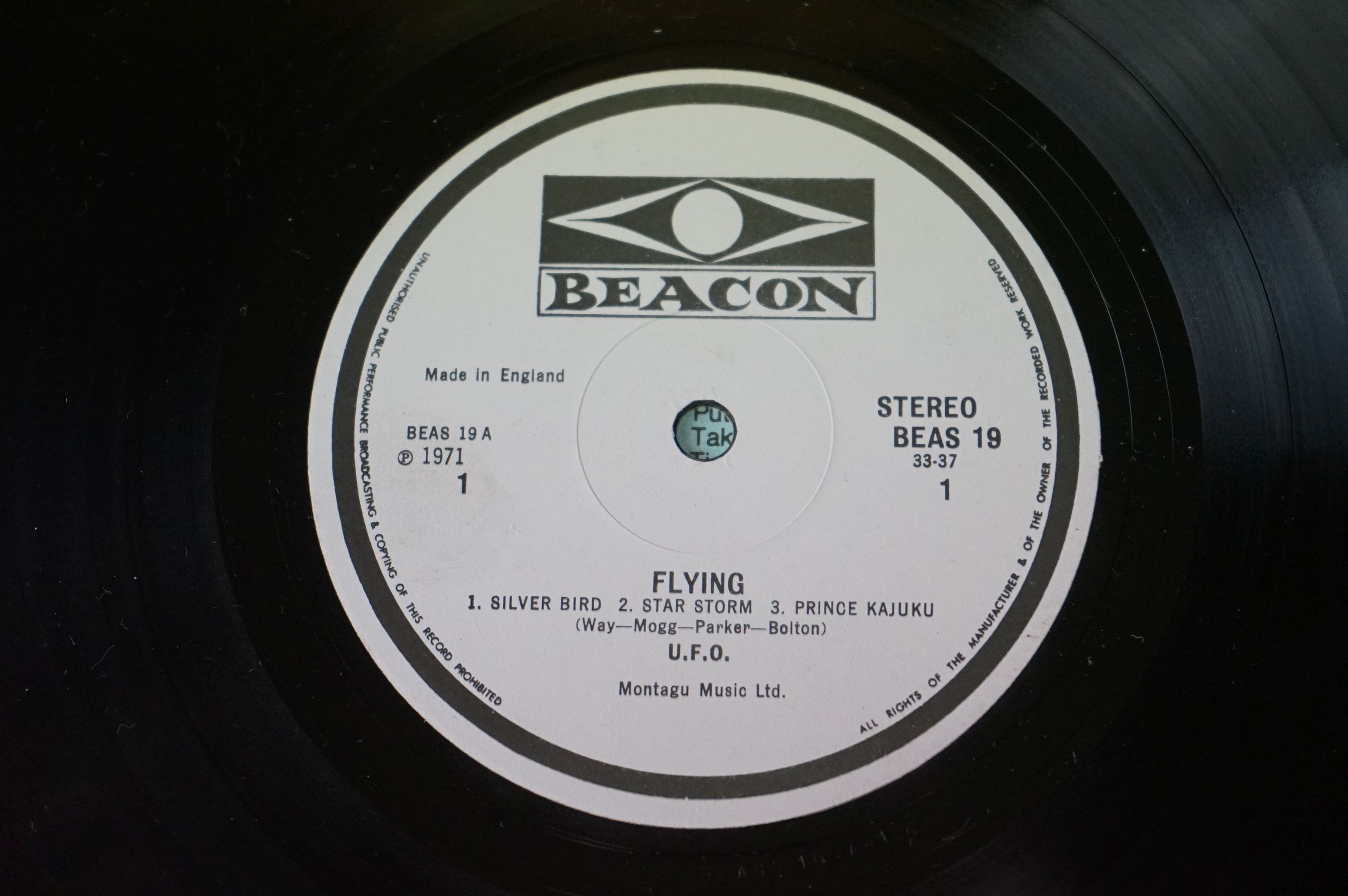 Vinyl - UFO - UFO II Flying Spacerock. Original UK 1971 1st pressing on Beacon Records, )BEAS 19) - Image 3 of 4