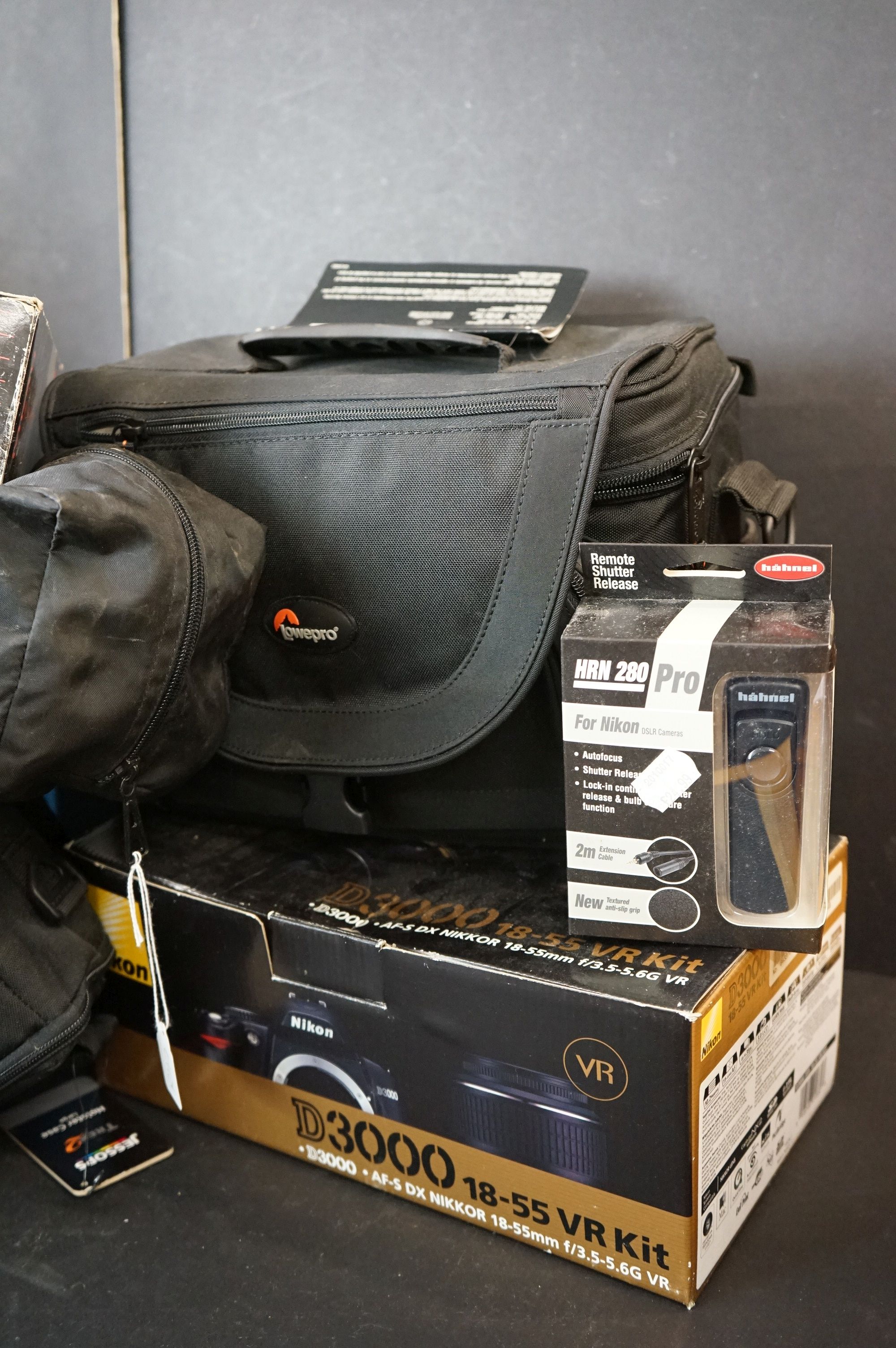 A collection of mixed photographic equipments to include Cameras, lenses, gadget bags and - Image 4 of 8