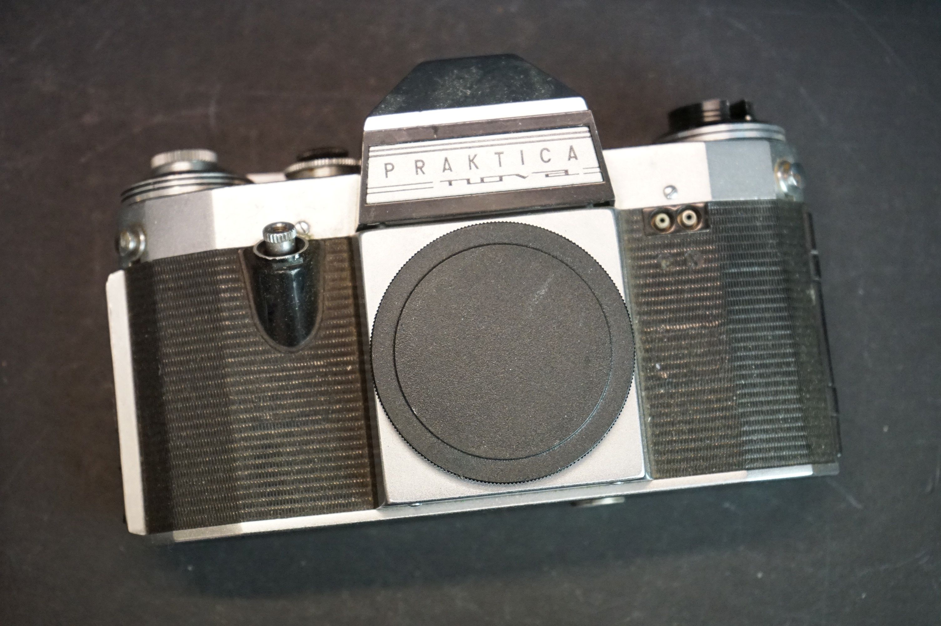A collection of 35mm SLR camera bodies to include Olympus, Mamiya, Canon, Praktica and Pentax - Image 8 of 10