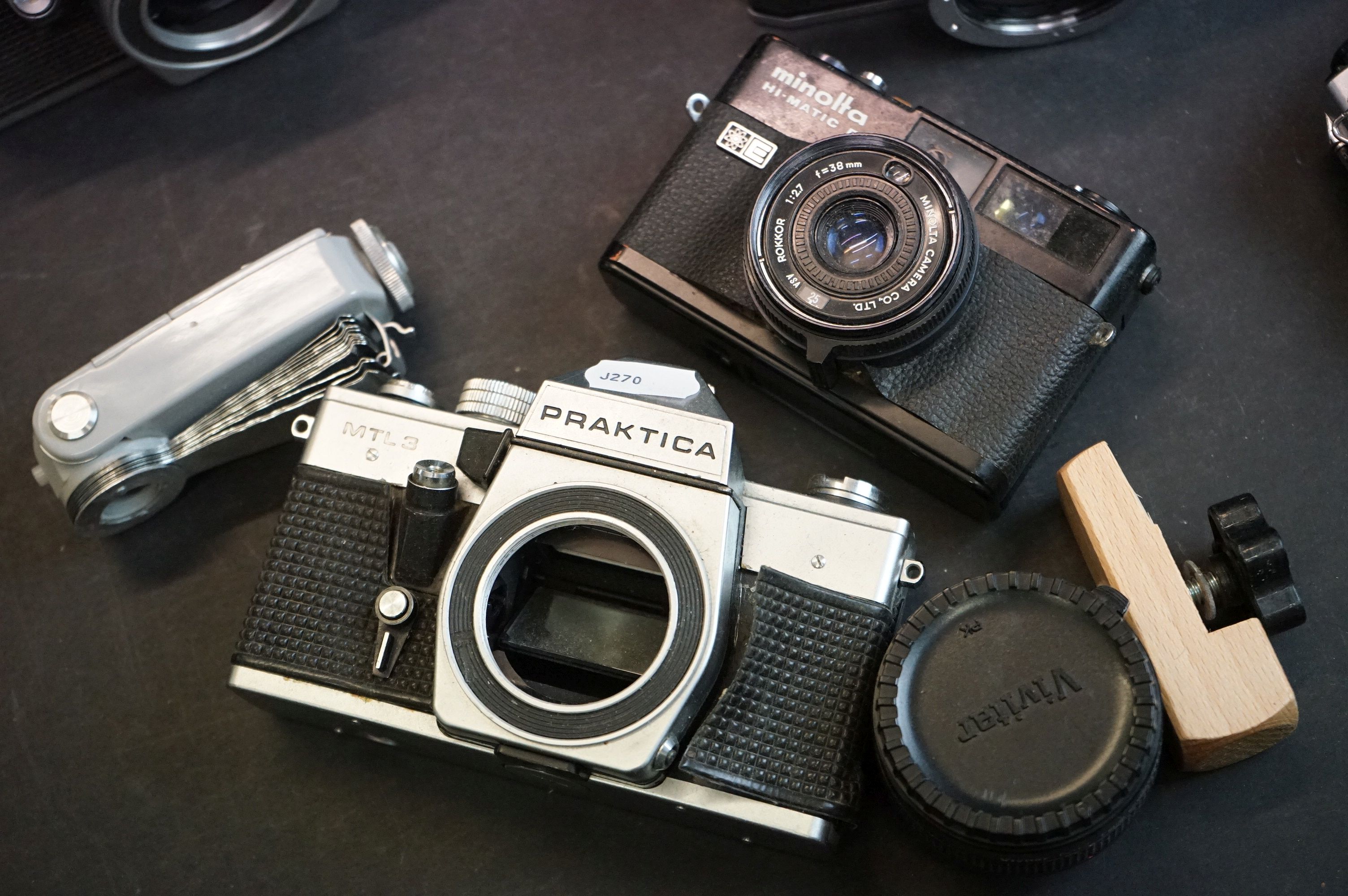 A collection of 35mm SLR camera bodies to include Olympus, Mamiya, Canon, Praktica and Pentax - Image 5 of 10