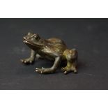 Bronze figure of a squatting frog, approx. 5cm long x 6cm wide