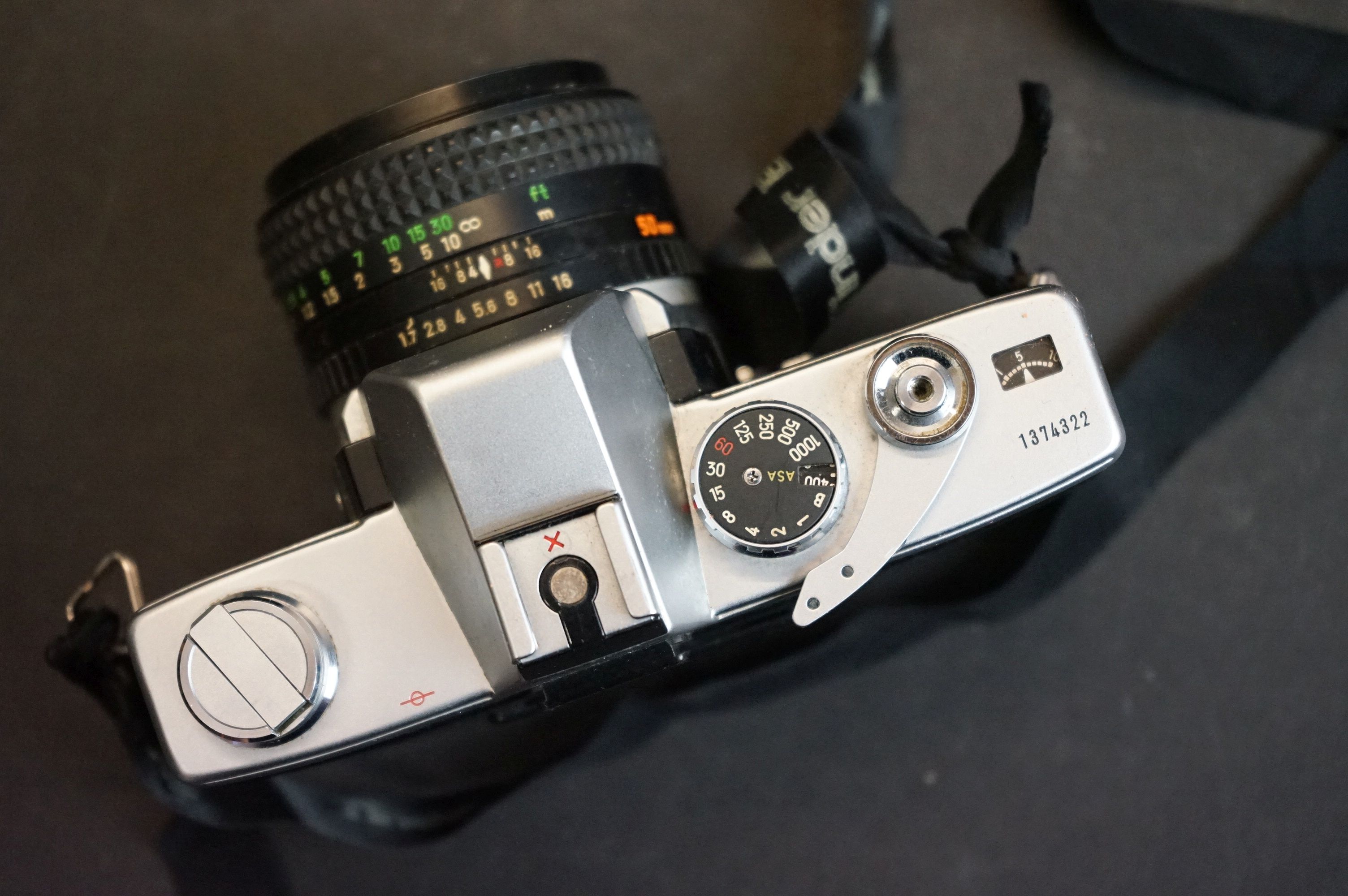 A small group of photographic equipment to include a Minolta SRT201 35mm SLR Camera. - Image 3 of 6