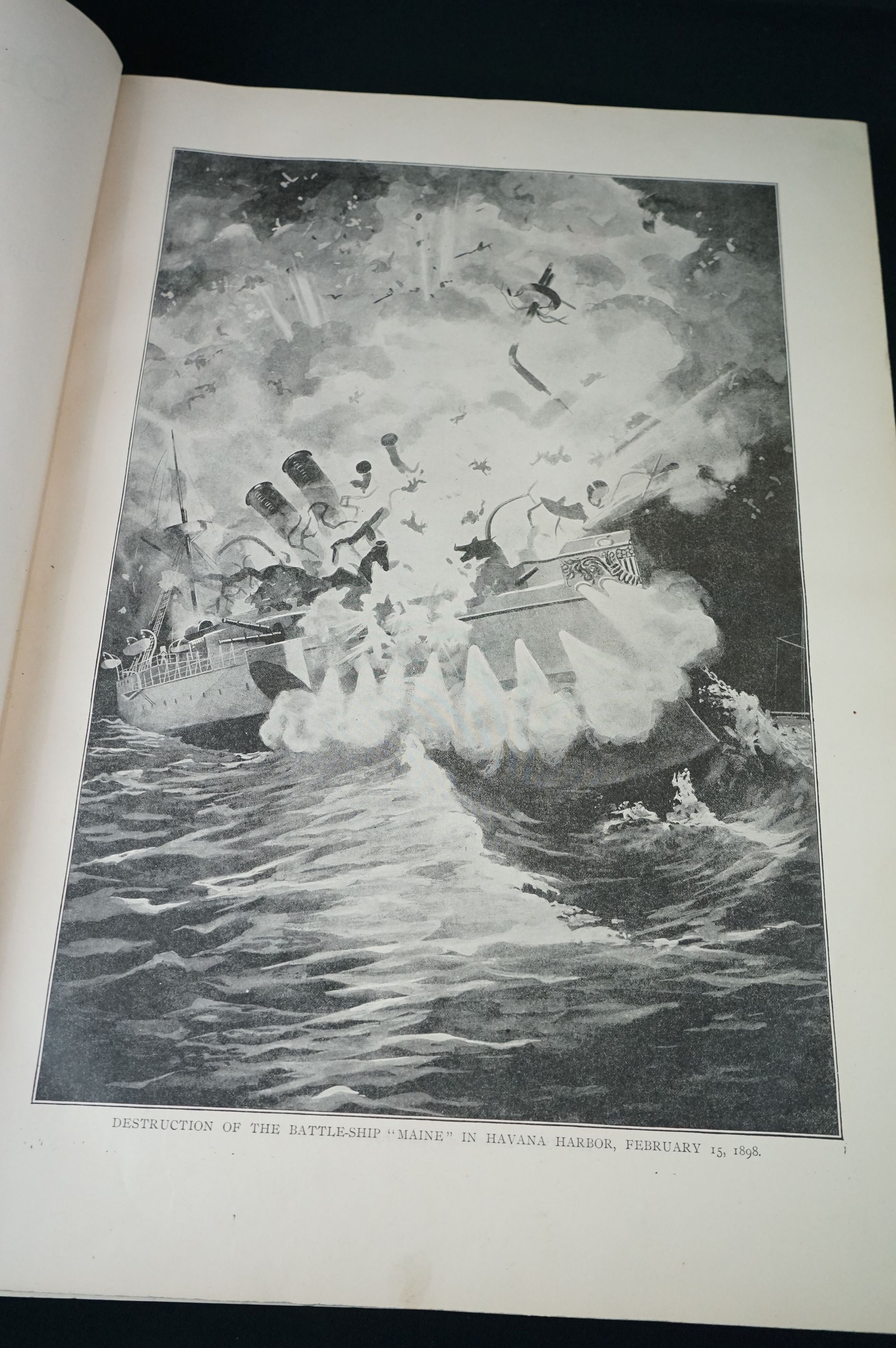 Large Volume of ' Official and Illustrated War Record ' embracing nearly one thousand Pictorial - Image 5 of 16