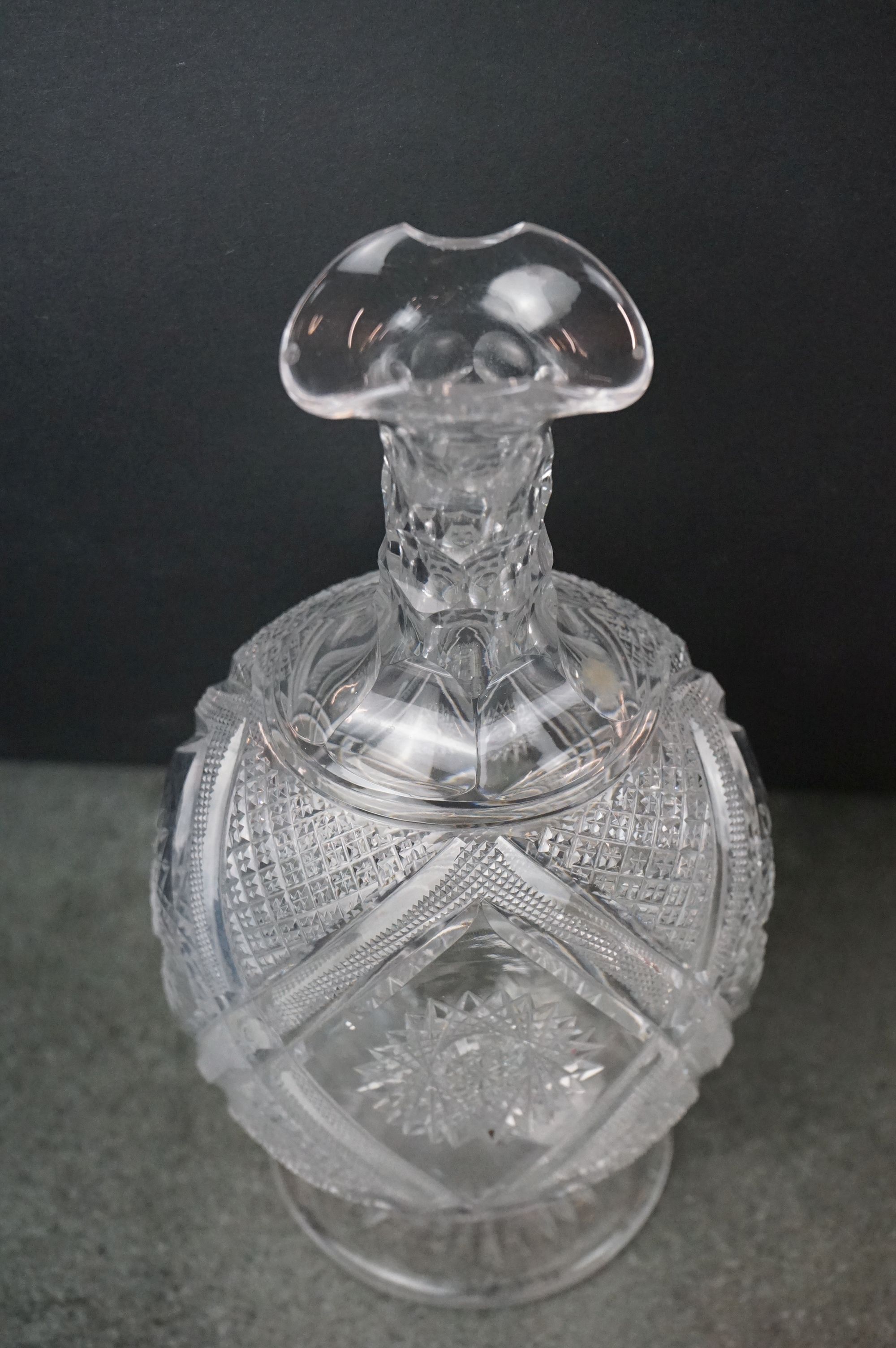 Cut Glass Set comprising a Pair of Decanters and a Claret Jug, 31cm high - Image 4 of 6