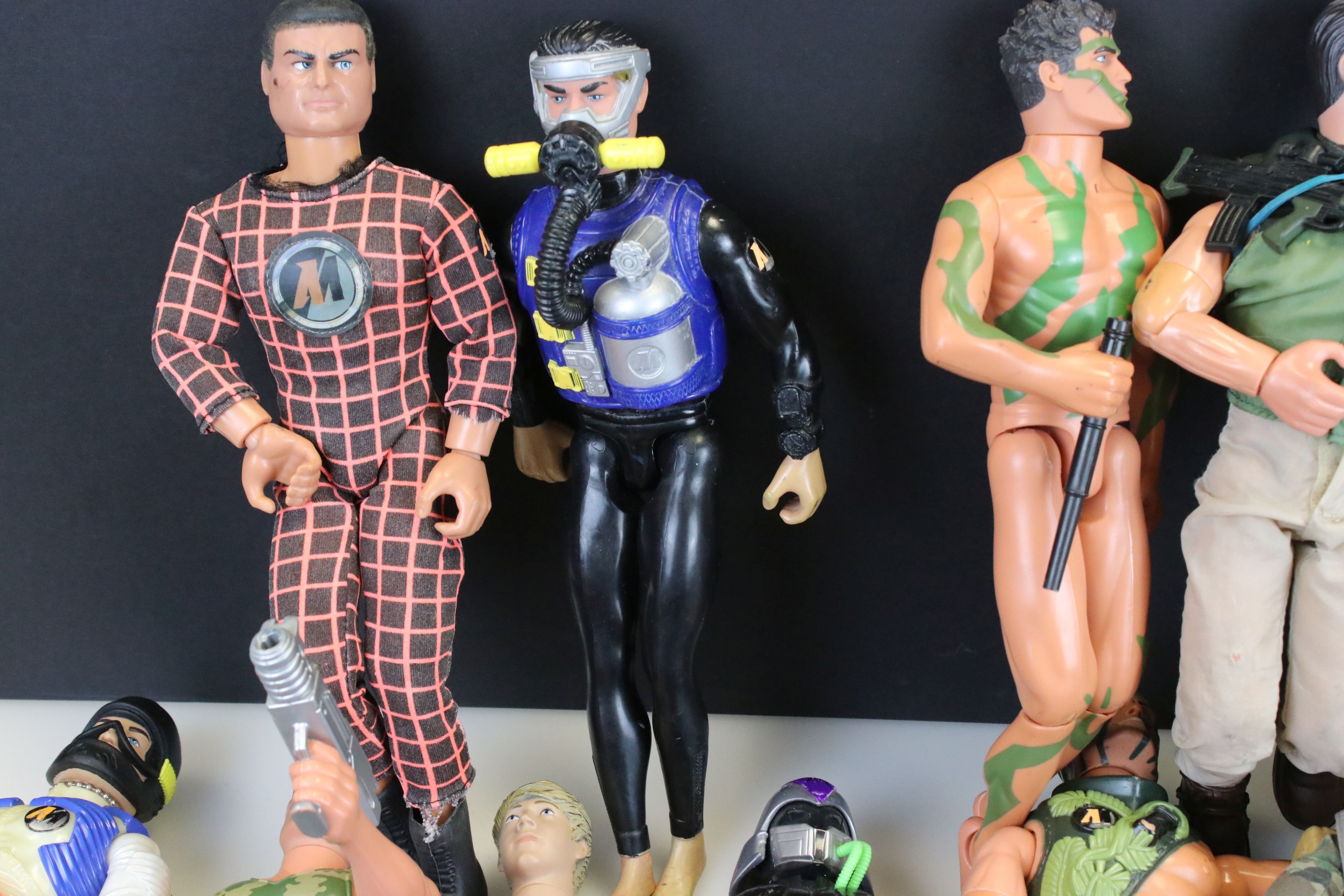 Action Man - Large collection of Hasbro Action man to include 15 x figures, clothing, weapons, - Image 4 of 6