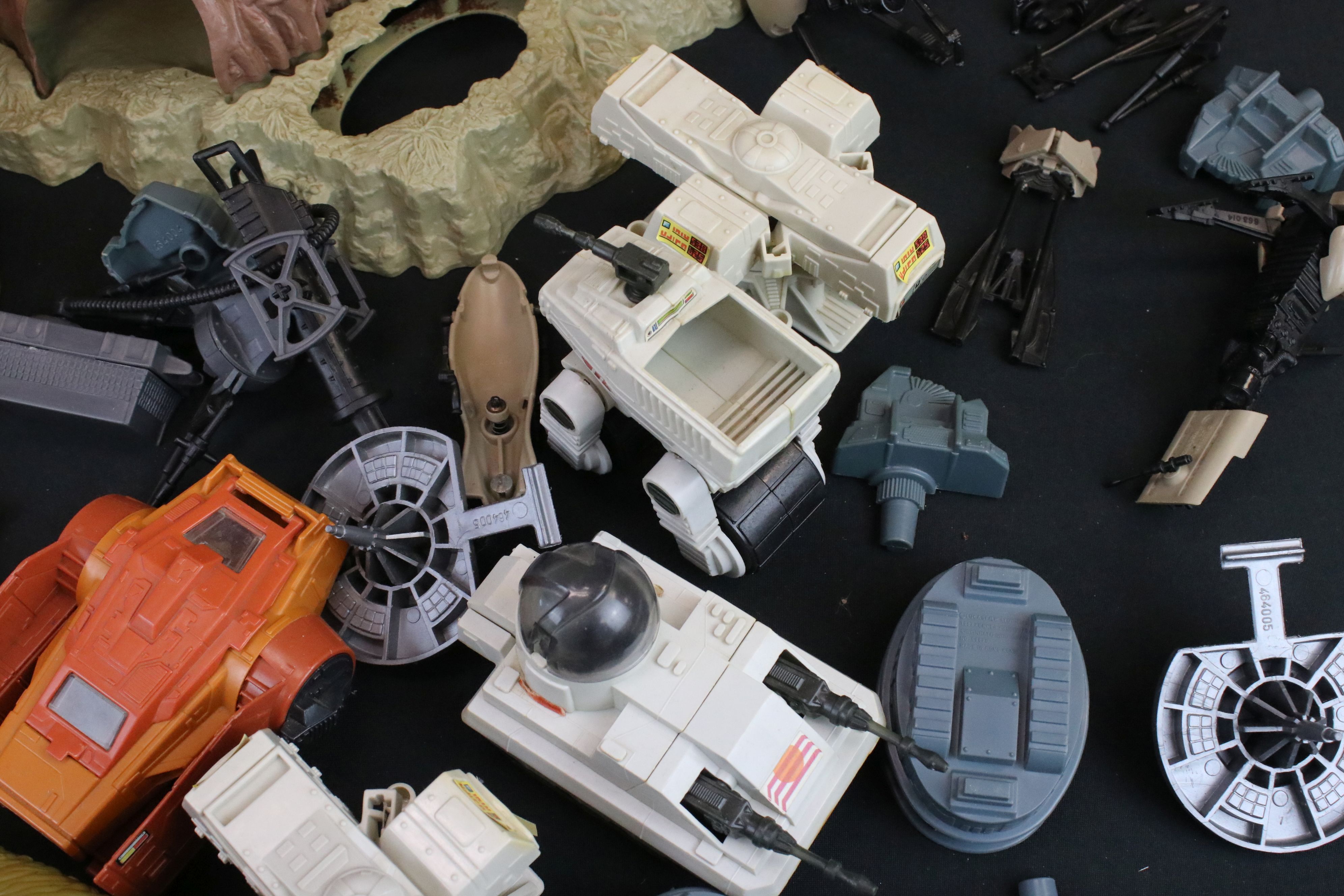 Star Wars - 19 original items to include 2 x Scout Bikes, Ewok Assault Catapult, Ewok Combat Glider, - Image 8 of 15