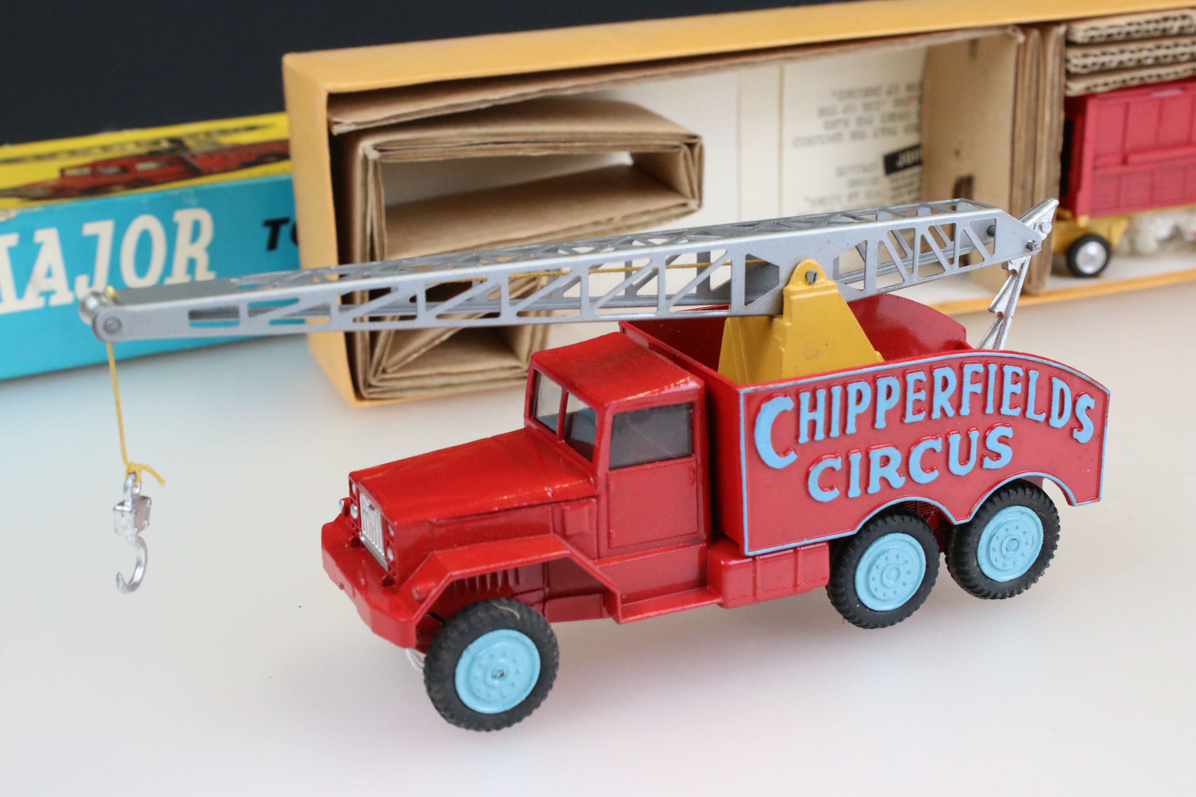 Boxed Corgi Major Gift Set No. 12 Chipperfields Circus Crane Truck and Cage in excellent condition - Image 2 of 13