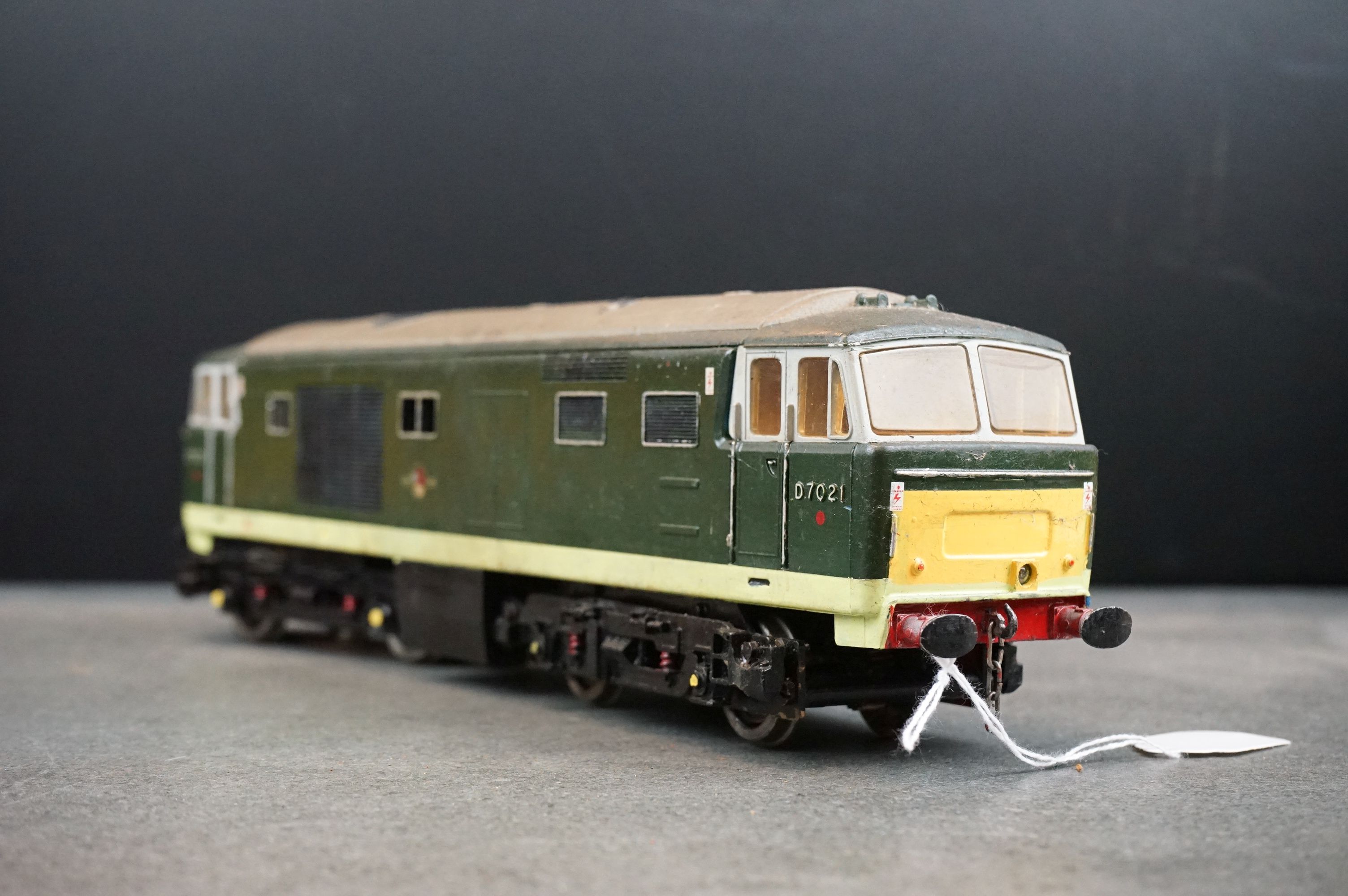 Three kit built O gauge Diesel locomotives in BR green livery to include D7043, D7054 & D7021, - Image 15 of 18