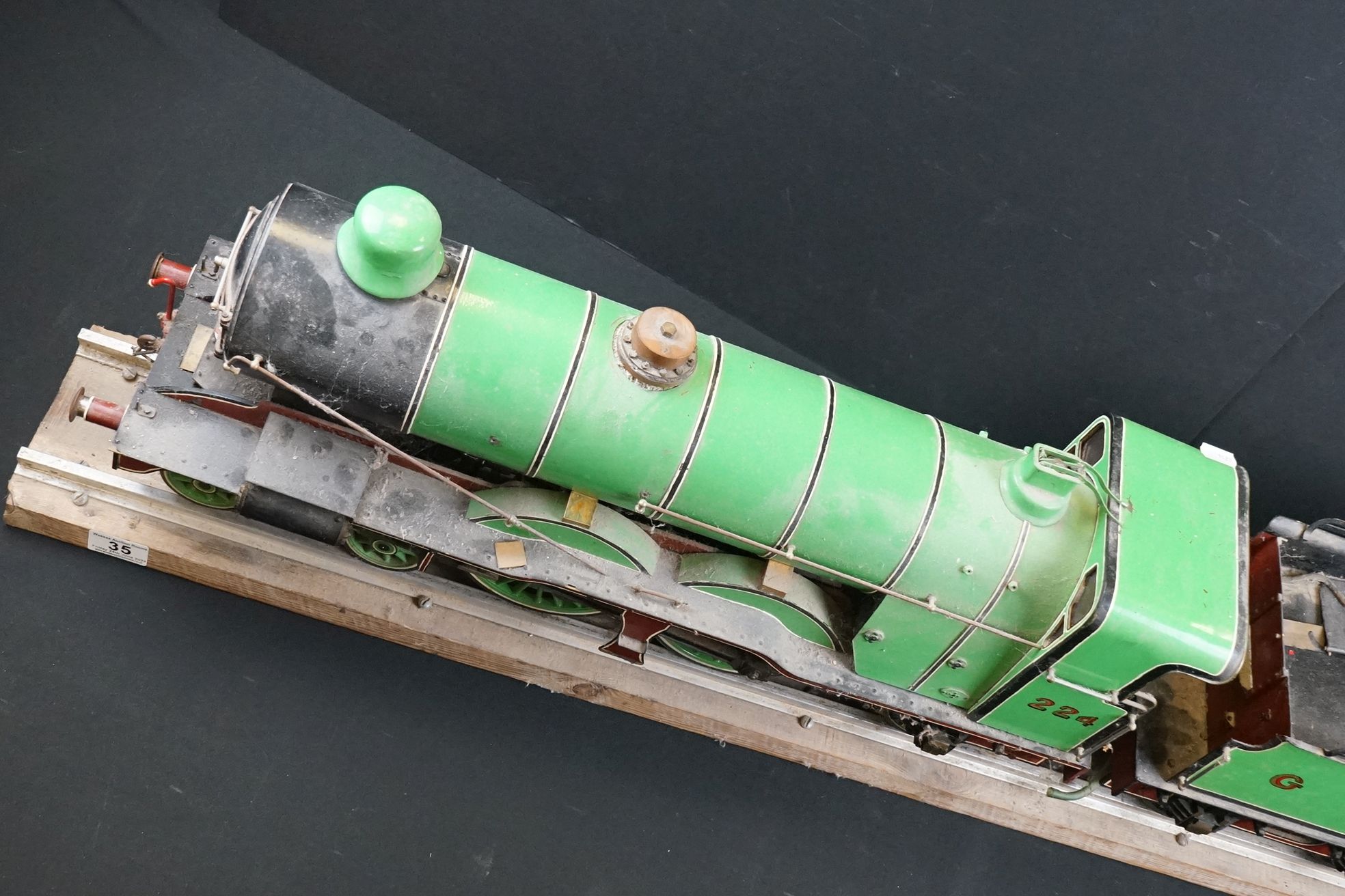 Impressive kit/scratch built 4-4-2 live steam locomotive in green livery, painted 224 GNR, wheel - Image 5 of 20